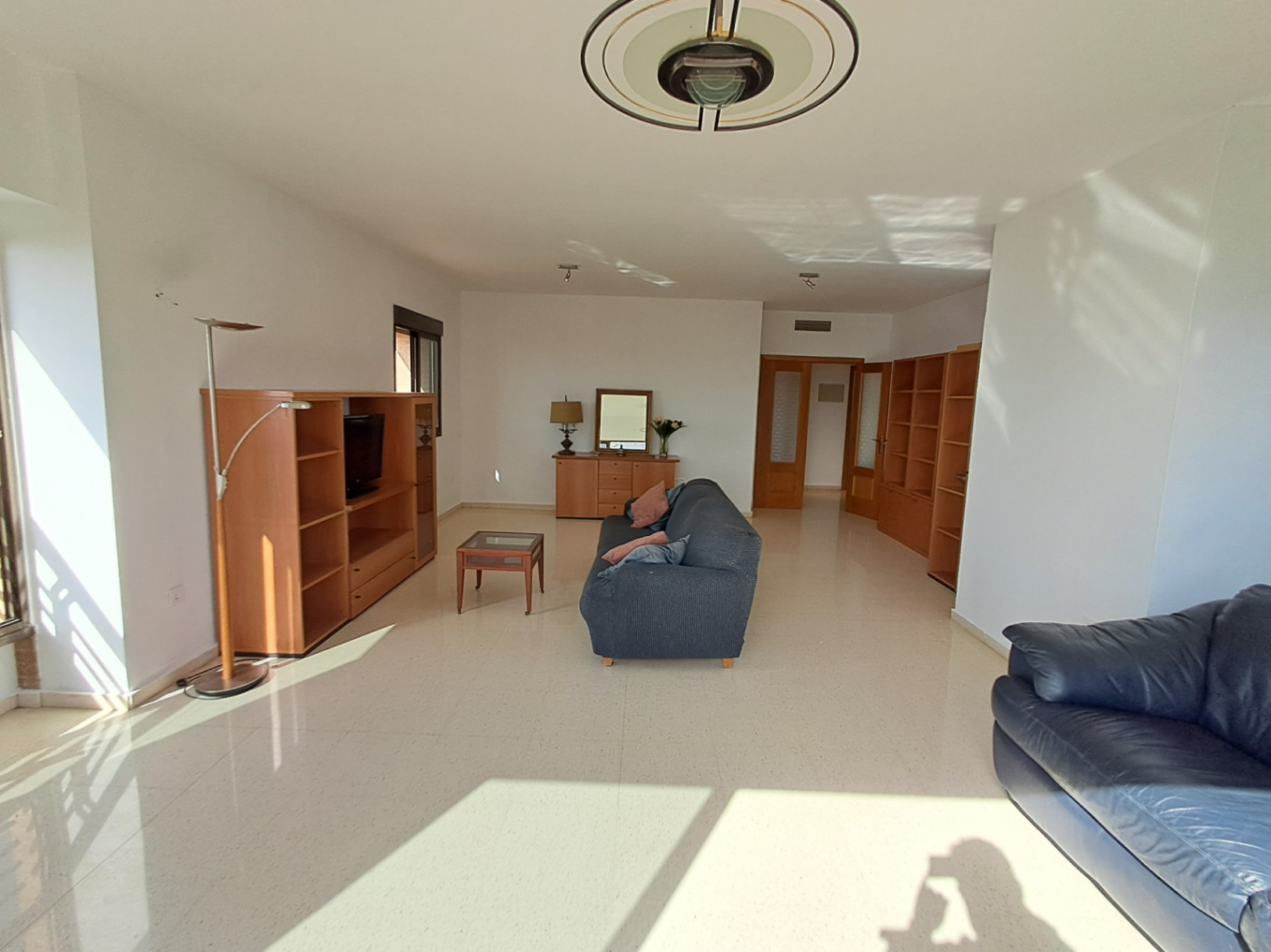 Na sprzedaż apartament z 3 sypialniami i spektakularnym widokiem na plażę Poniente w Benidormie