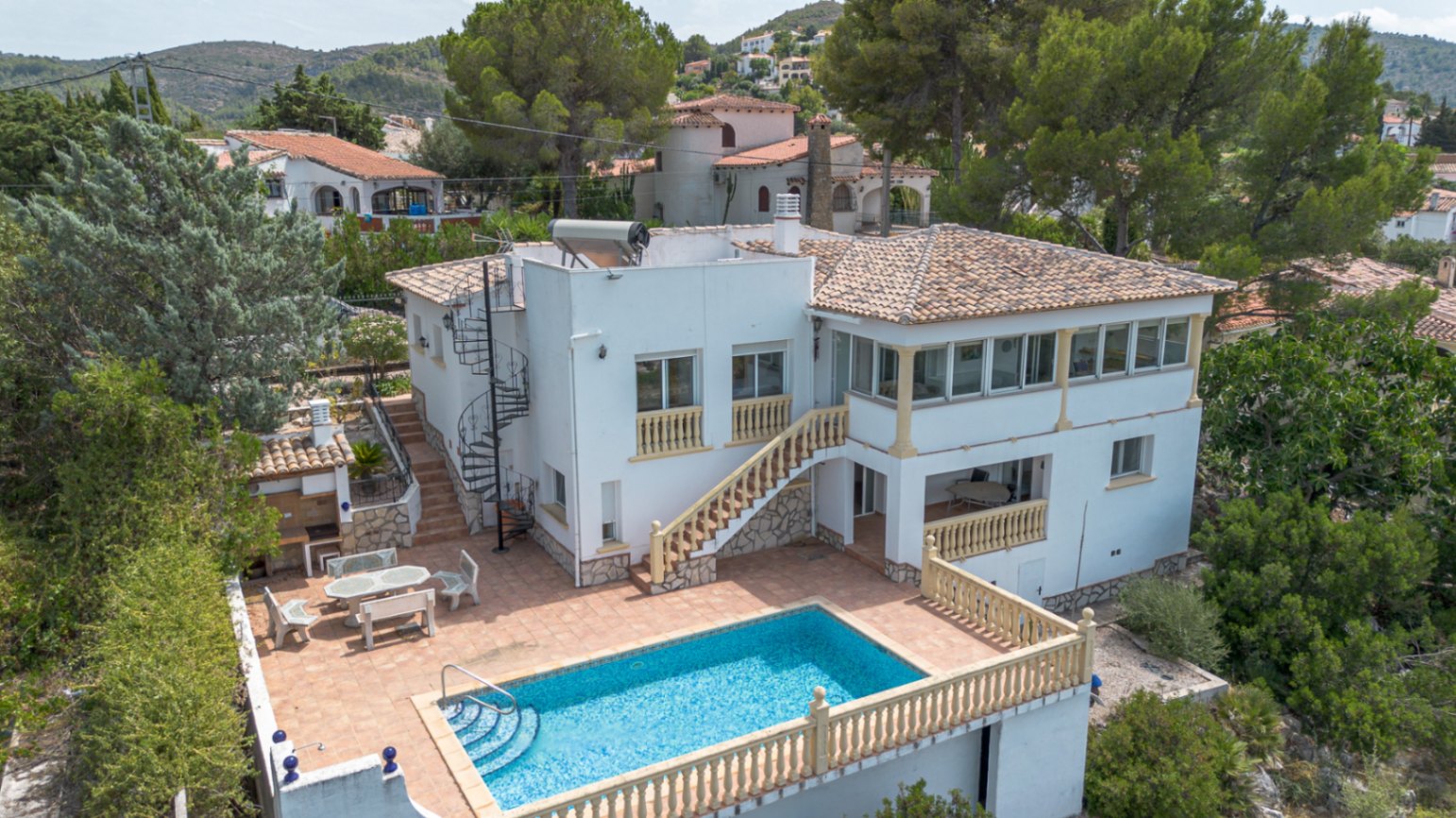 Villa independiente con piscina privada y apartamento de invitados