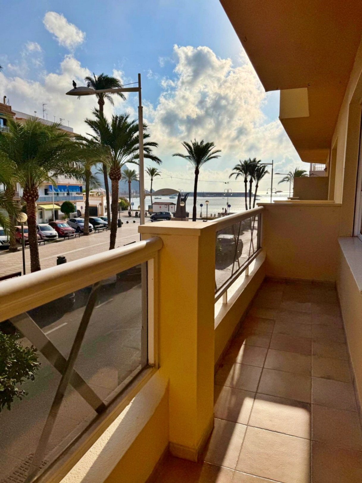 Long-term rental in Jávea Port available now.