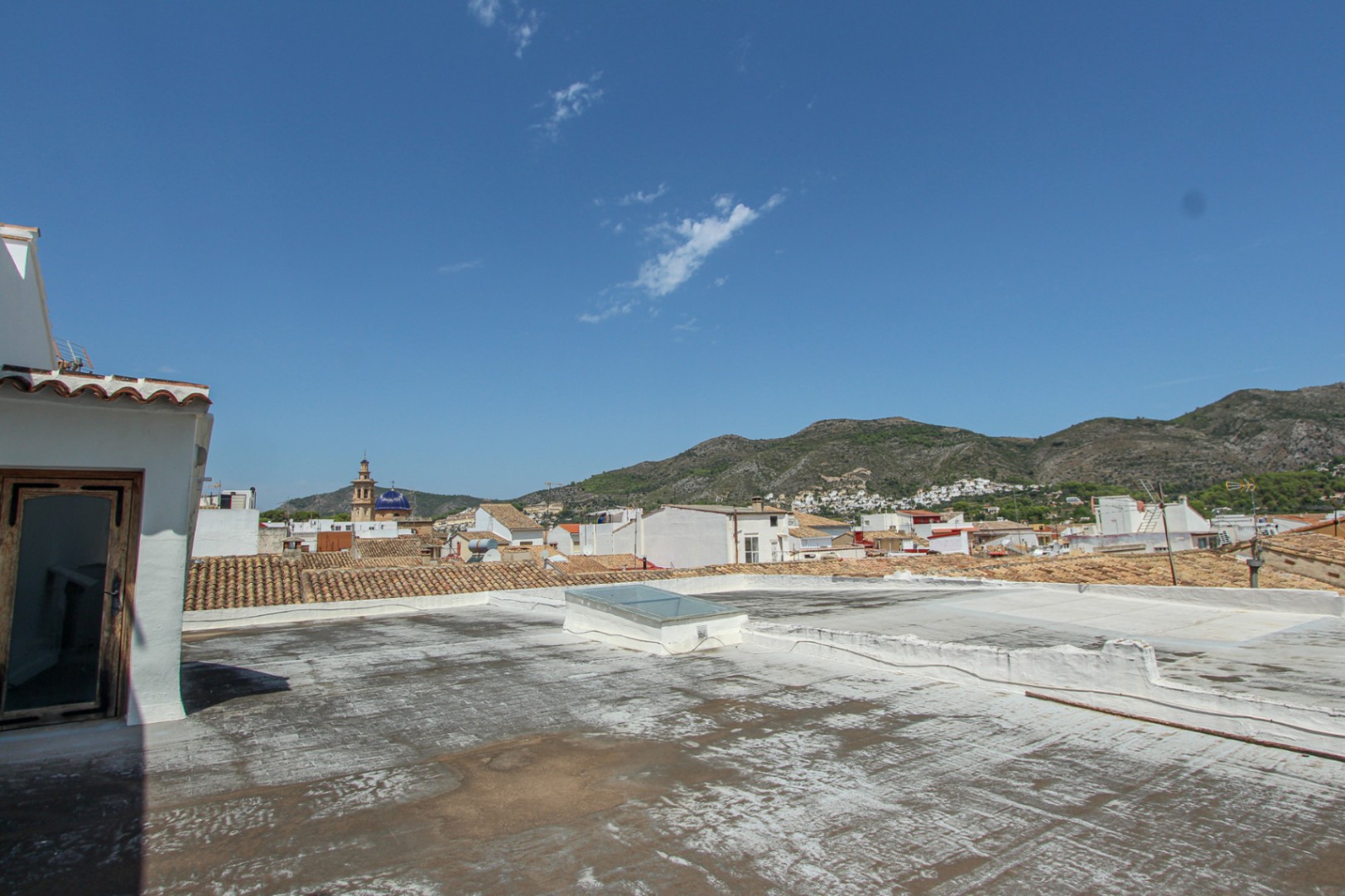 Exclusive 3-Bed Apartment in the Heart of Jalón