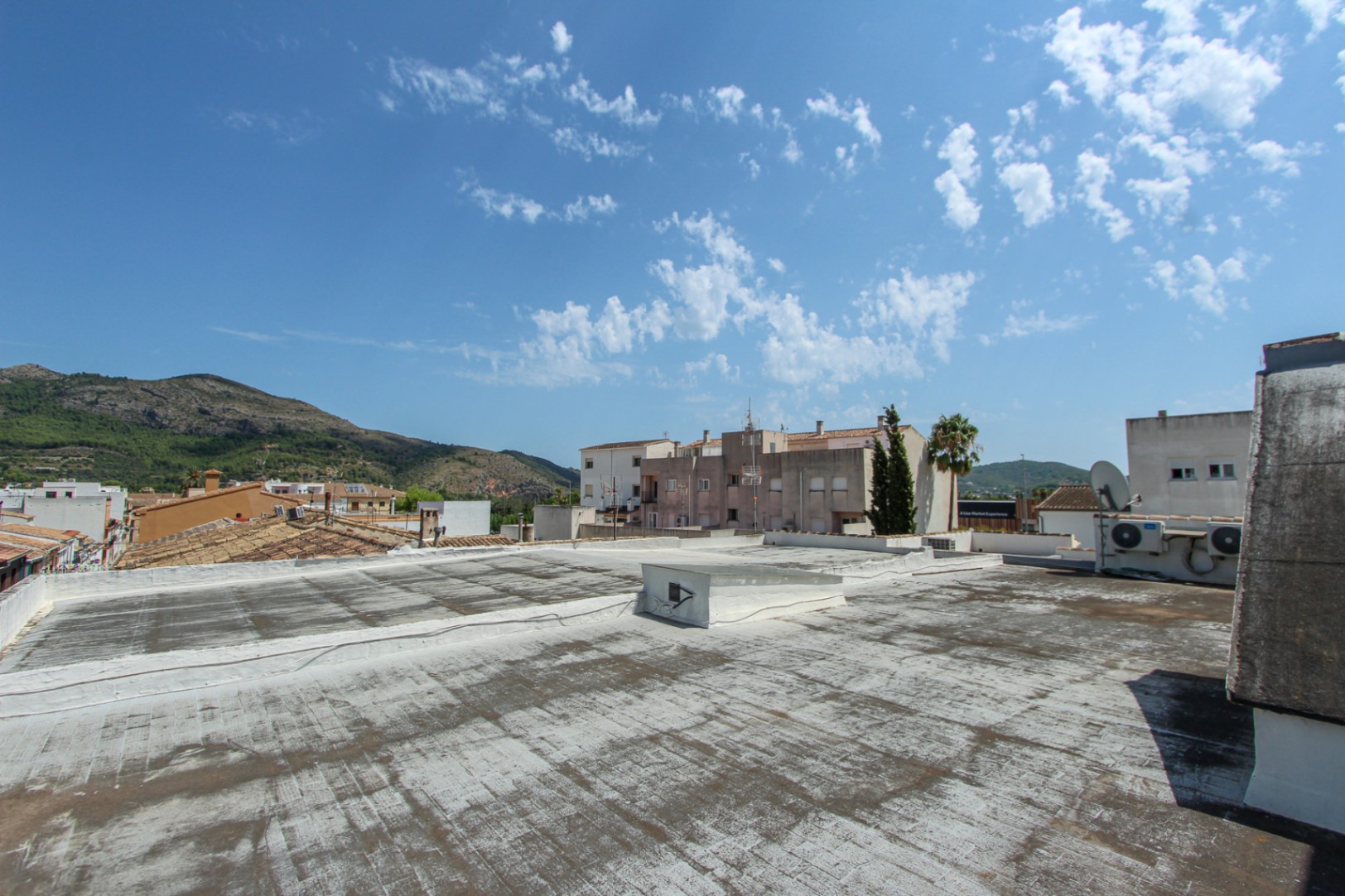 Exclusive 3-Bed Apartment in the Heart of Jalón