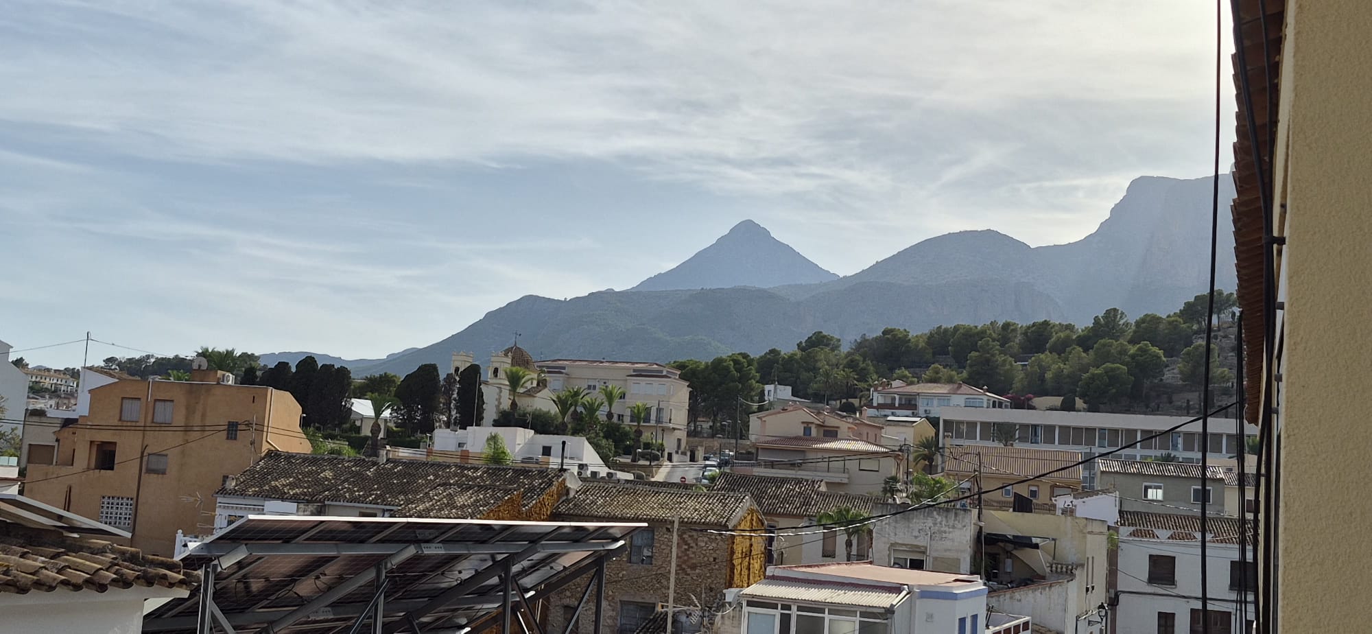 Townhouse in La Nucía Pueblo with 4 bedrooms and a good location.