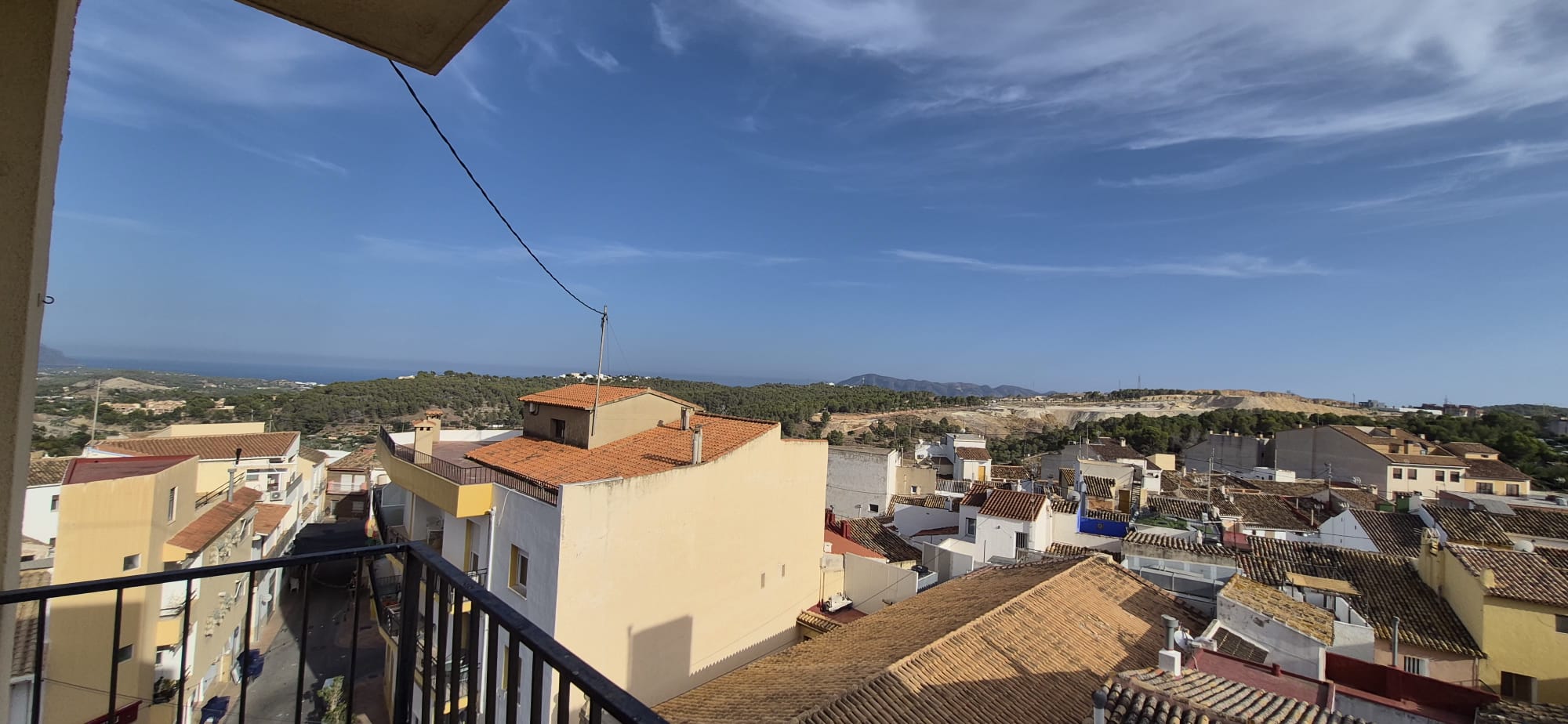 Townhouse in La Nucía Pueblo with 4 bedrooms and a good location.