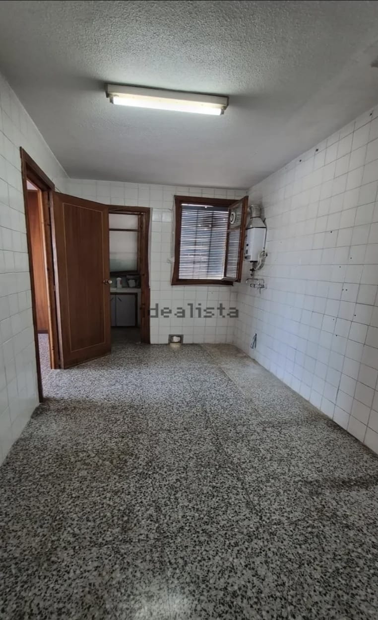 Townhouse in La Nucía Pueblo with 4 bedrooms and a good location.