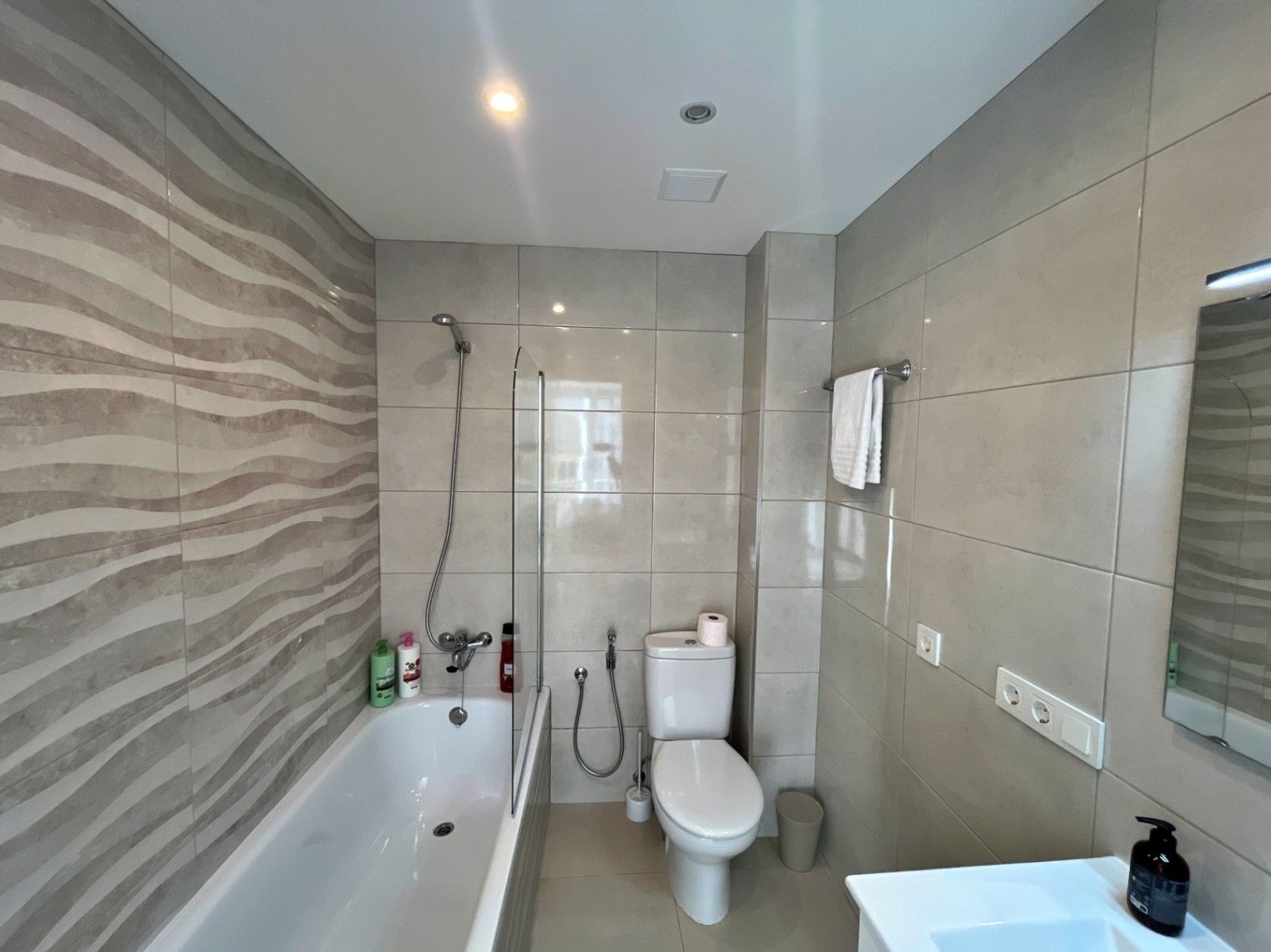 Apartamento de 2 habitaciones renovado, a 150 m de la playa