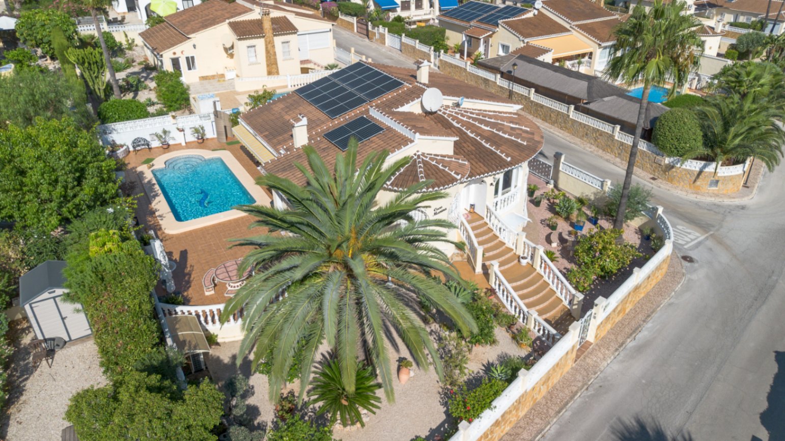 Villa de 4 dormitorios con piscina privada en venta en Orba