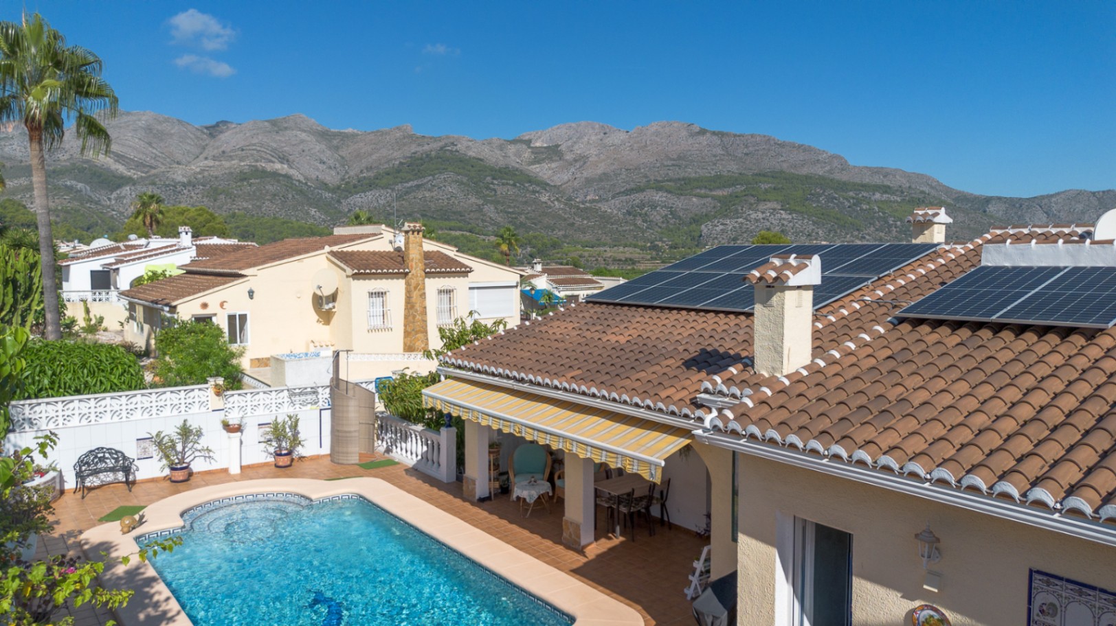 Villa de 4 dormitorios con piscina privada en venta en Orba