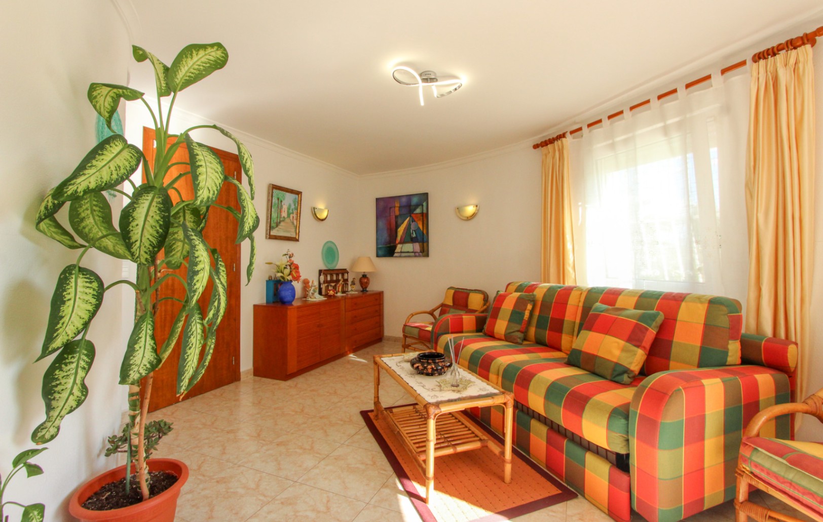 Villa de 4 dormitorios con piscina privada en venta en Orba