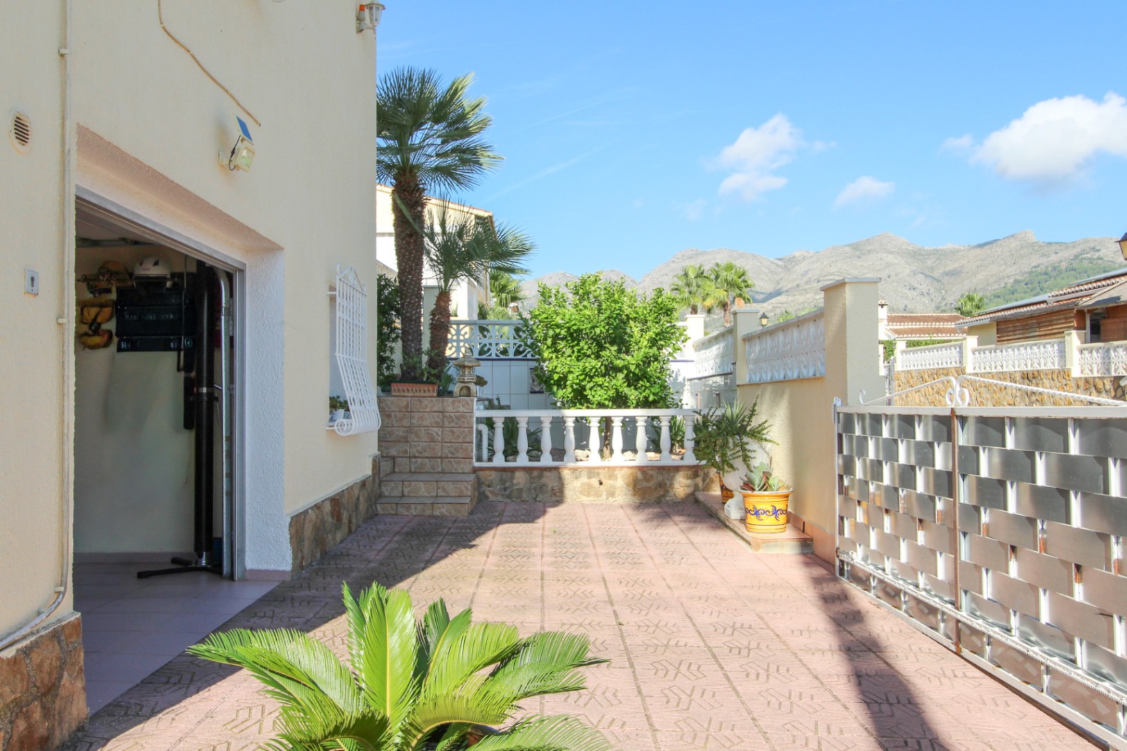 Villa de 4 dormitorios con piscina privada en venta en Orba