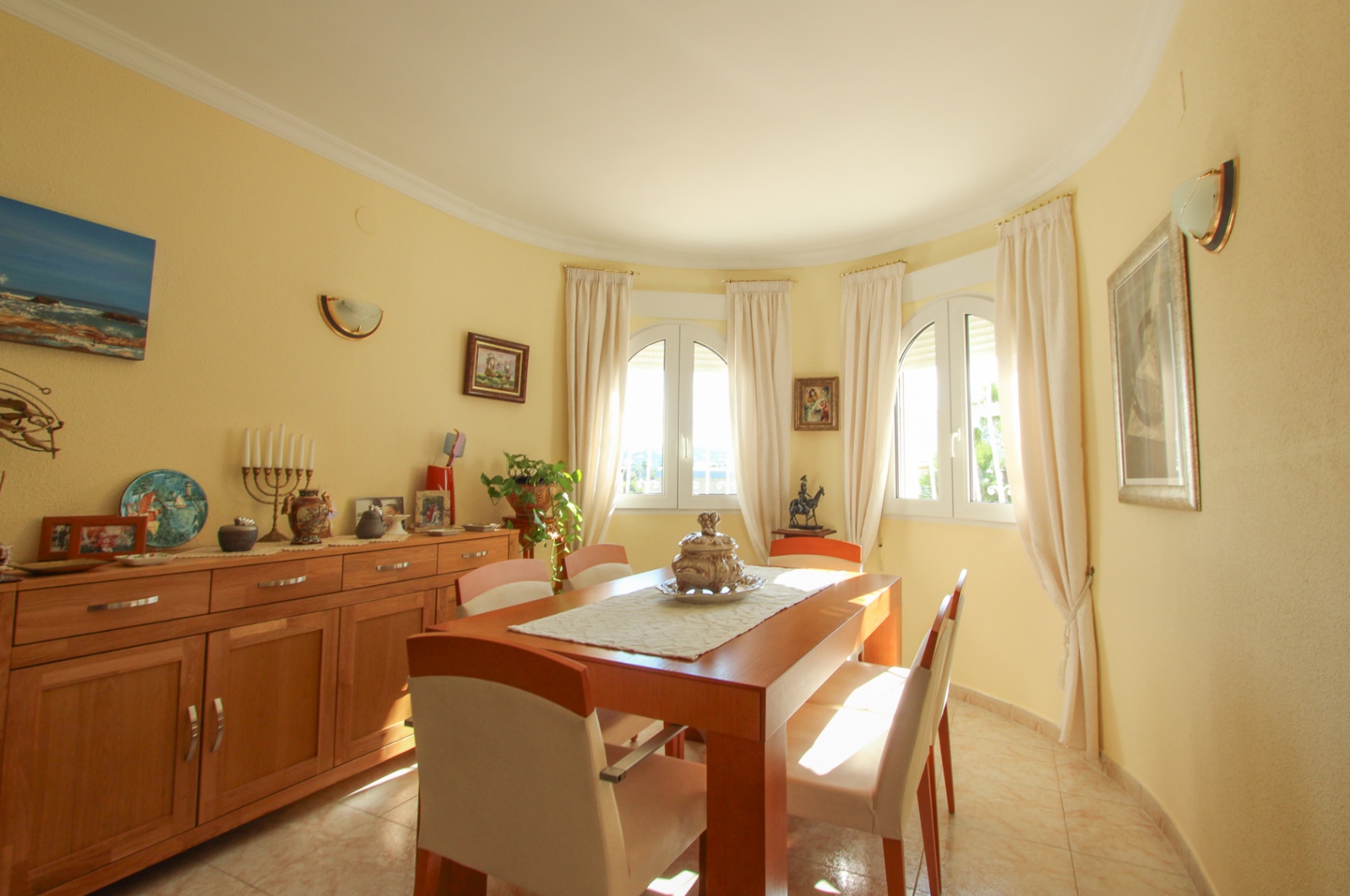Villa de 4 dormitorios con piscina privada en venta en Orba