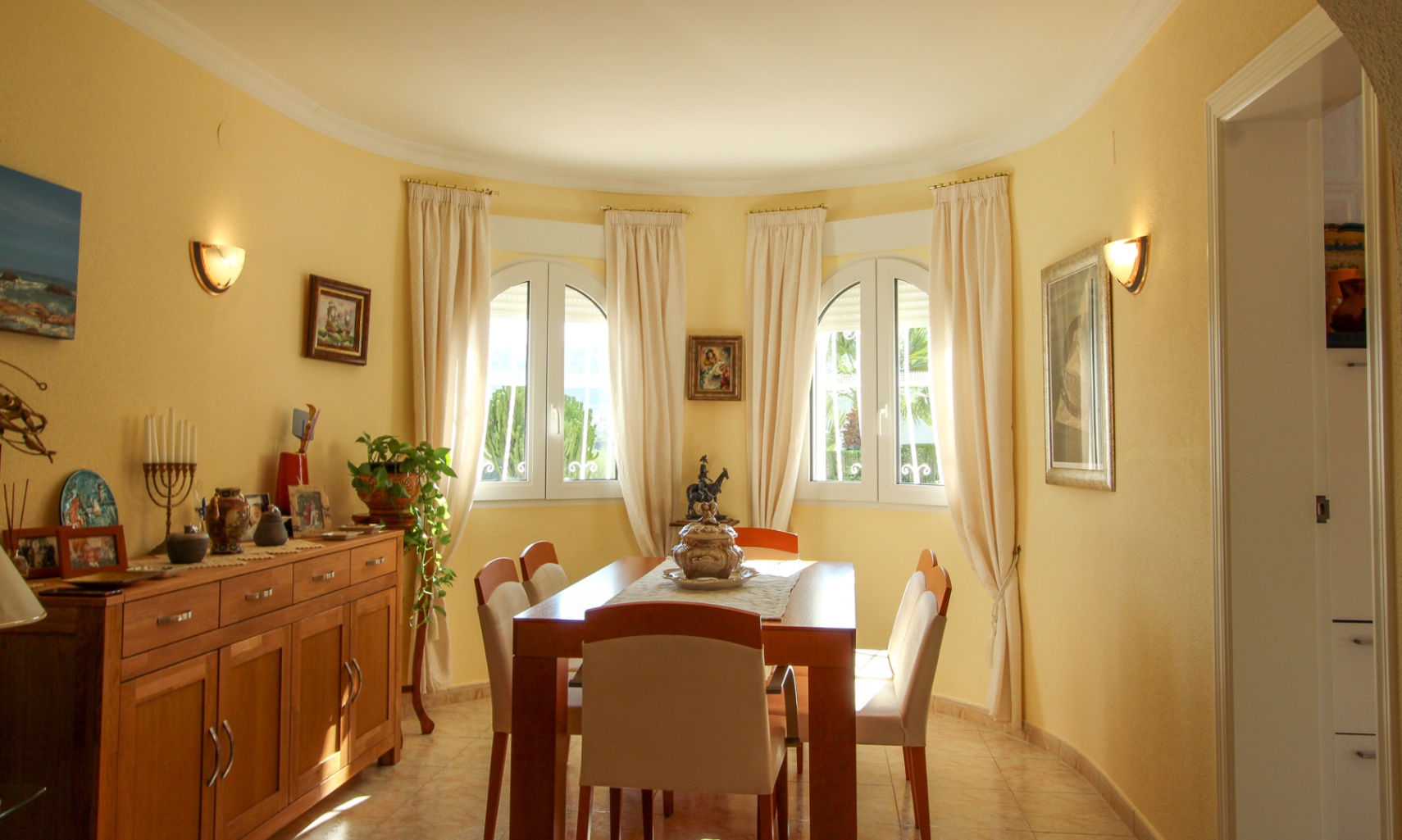 Villa de 4 dormitorios con piscina privada en venta en Orba