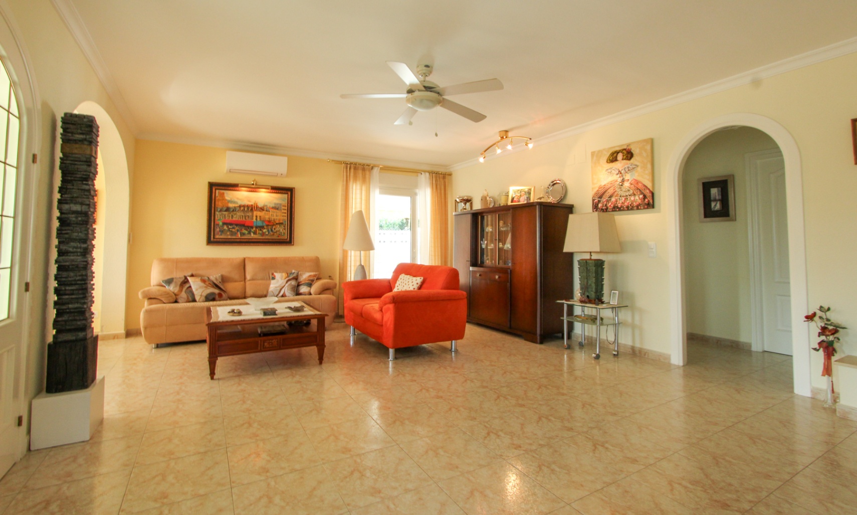 Villa de 4 dormitorios con piscina privada en venta en Orba