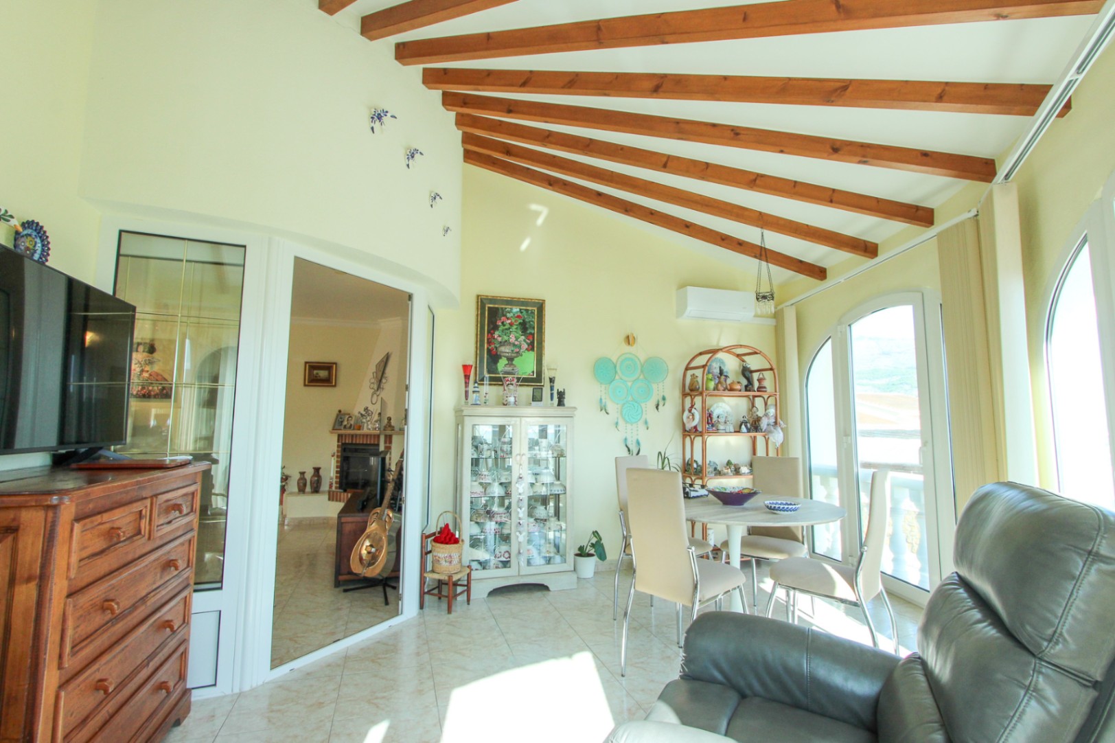 Villa de 4 dormitorios con piscina privada en venta en Orba