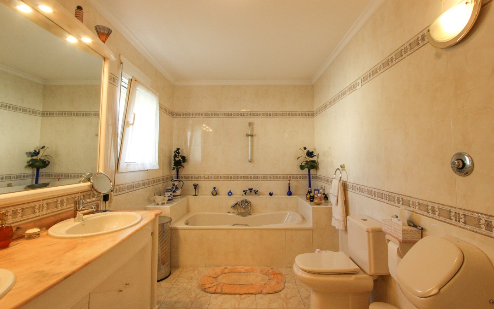 Villa de 4 dormitorios con piscina privada en venta en Orba
