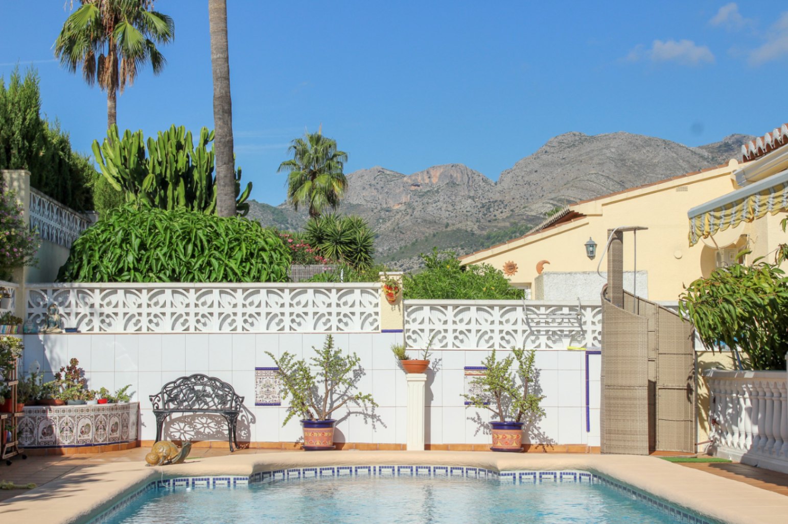 Villa de 4 dormitorios con piscina privada en venta en Orba