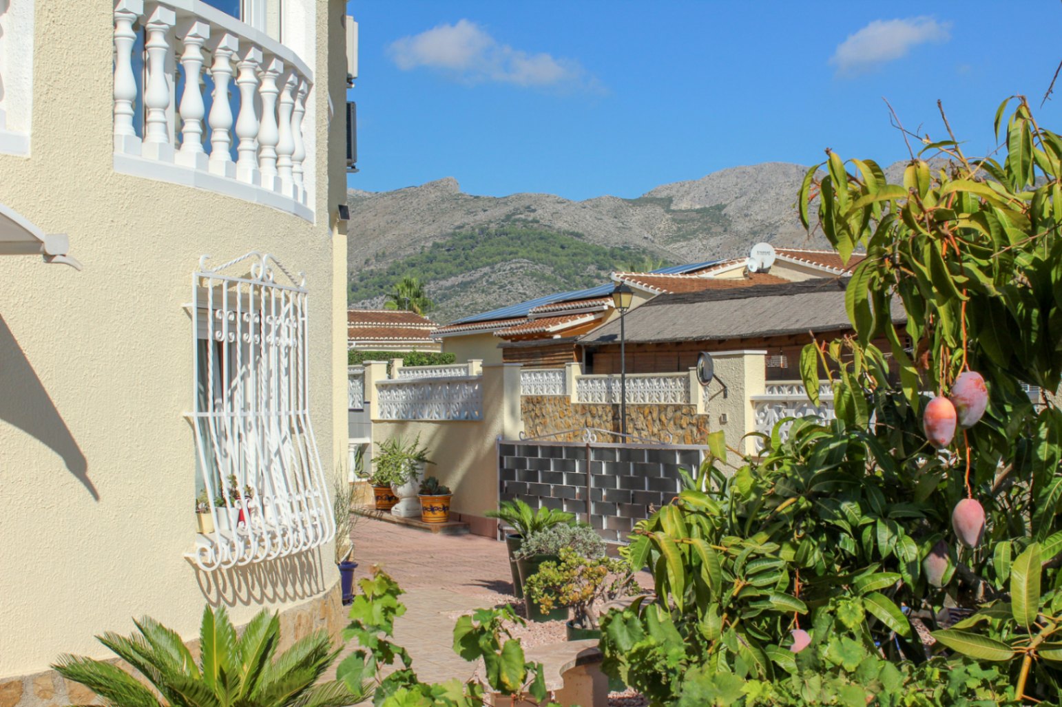 Villa de 4 dormitorios con piscina privada en venta en Orba