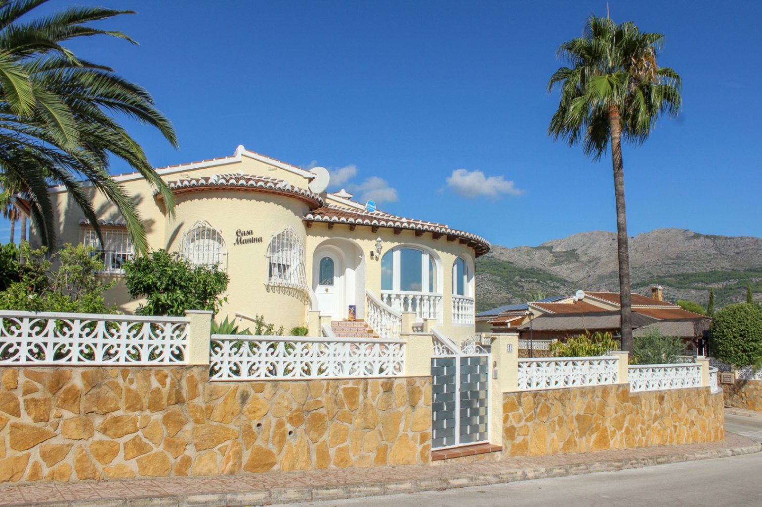 Villa de 4 dormitorios con piscina privada en venta en Orba