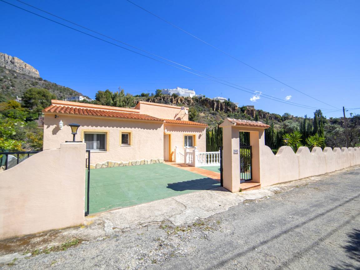 6 Bedroom Detached Villa in Calpe with Private Pool