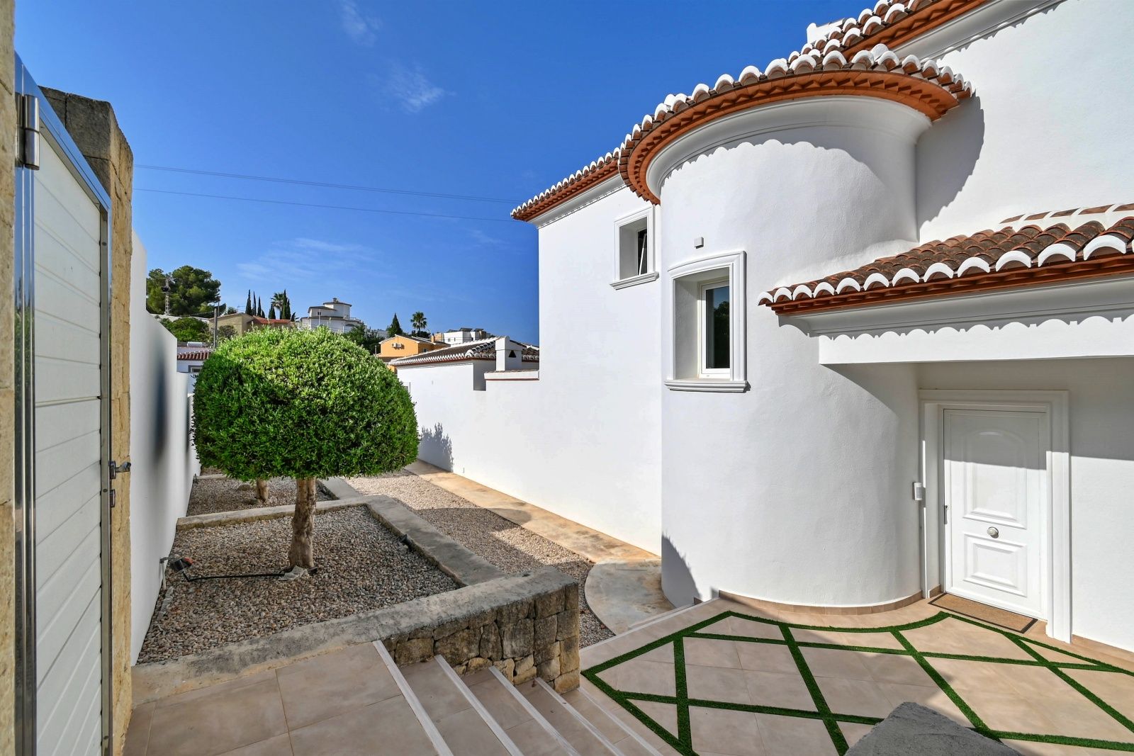 4-Bedroom Villa with Private Pool For Sale in Paichi, Moraira