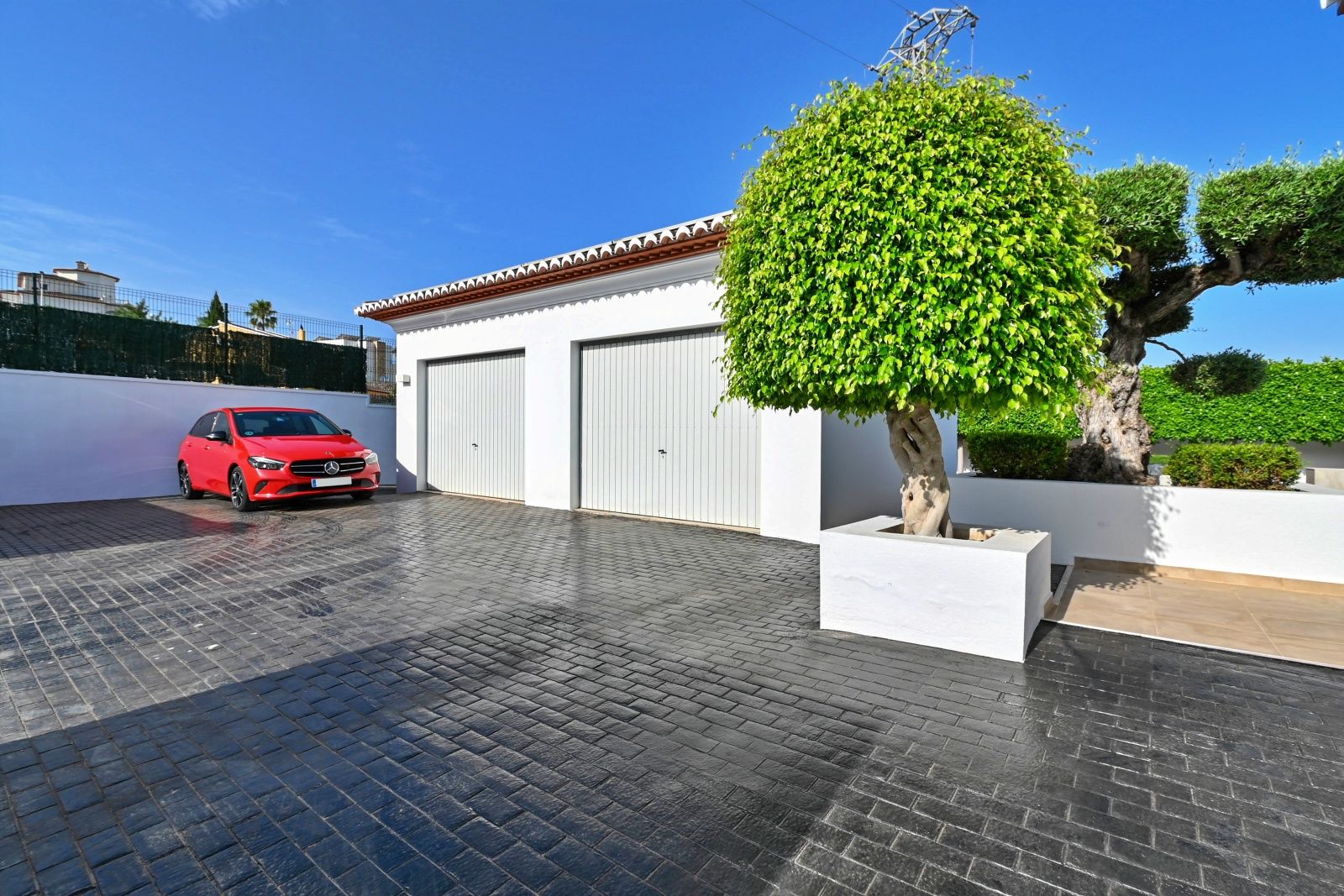 4-Bedroom Villa with Private Pool For Sale in Paichi, Moraira