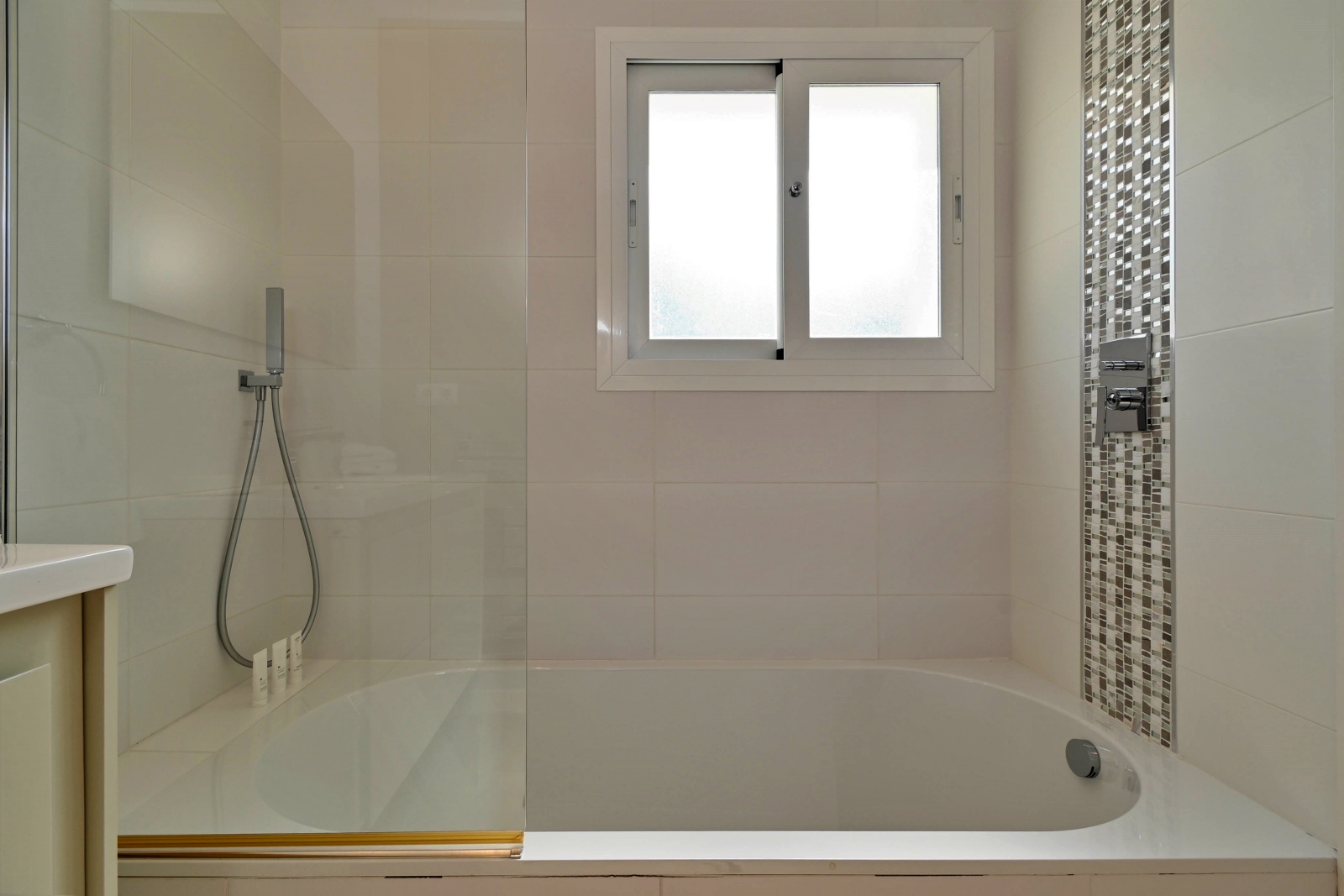4-Bedroom Villa with Private Pool For Sale in Paichi, Moraira
