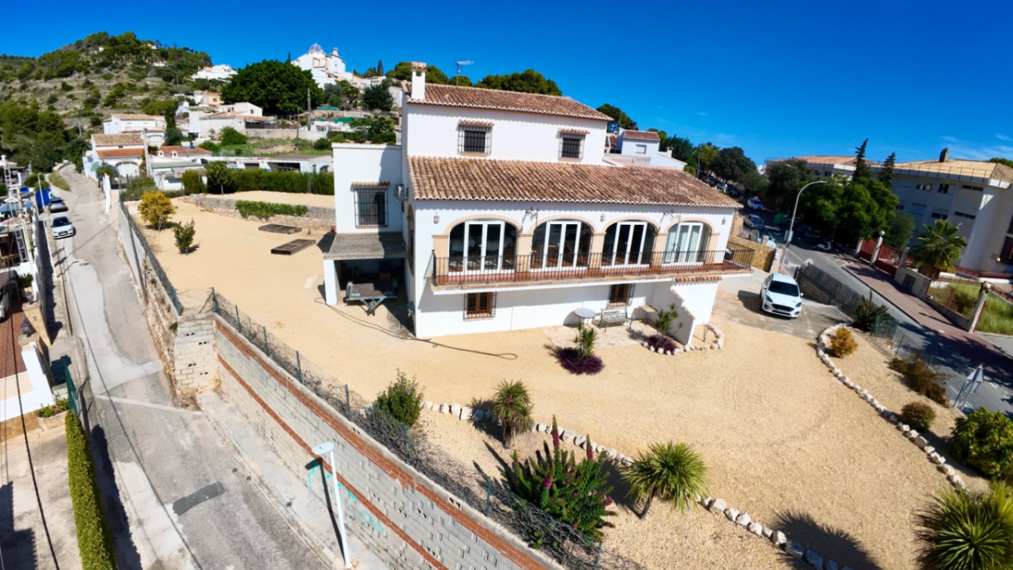 5 Bedroom Villa in Jávea with Large Garage and Workshop Space