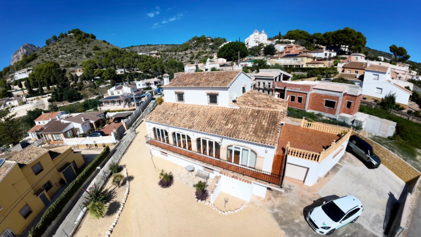 5 Bedroom Villa in Jávea with Large Garage and Workshop Space