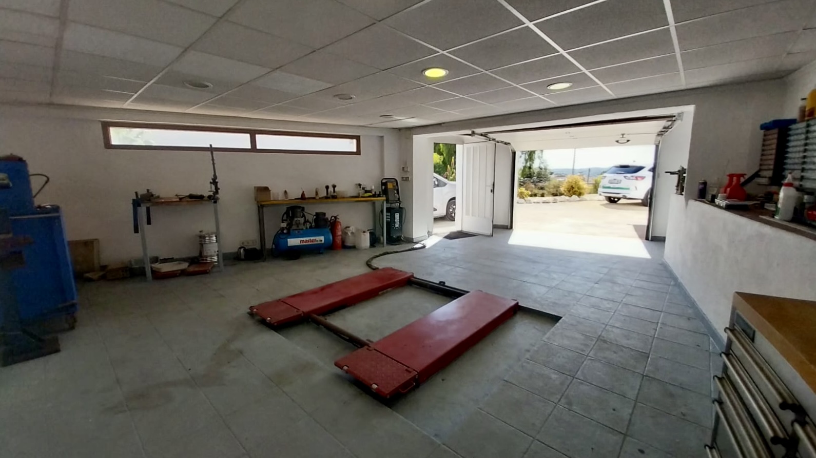 5 Bedroom Villa in Jávea with Large Garage and Workshop Space