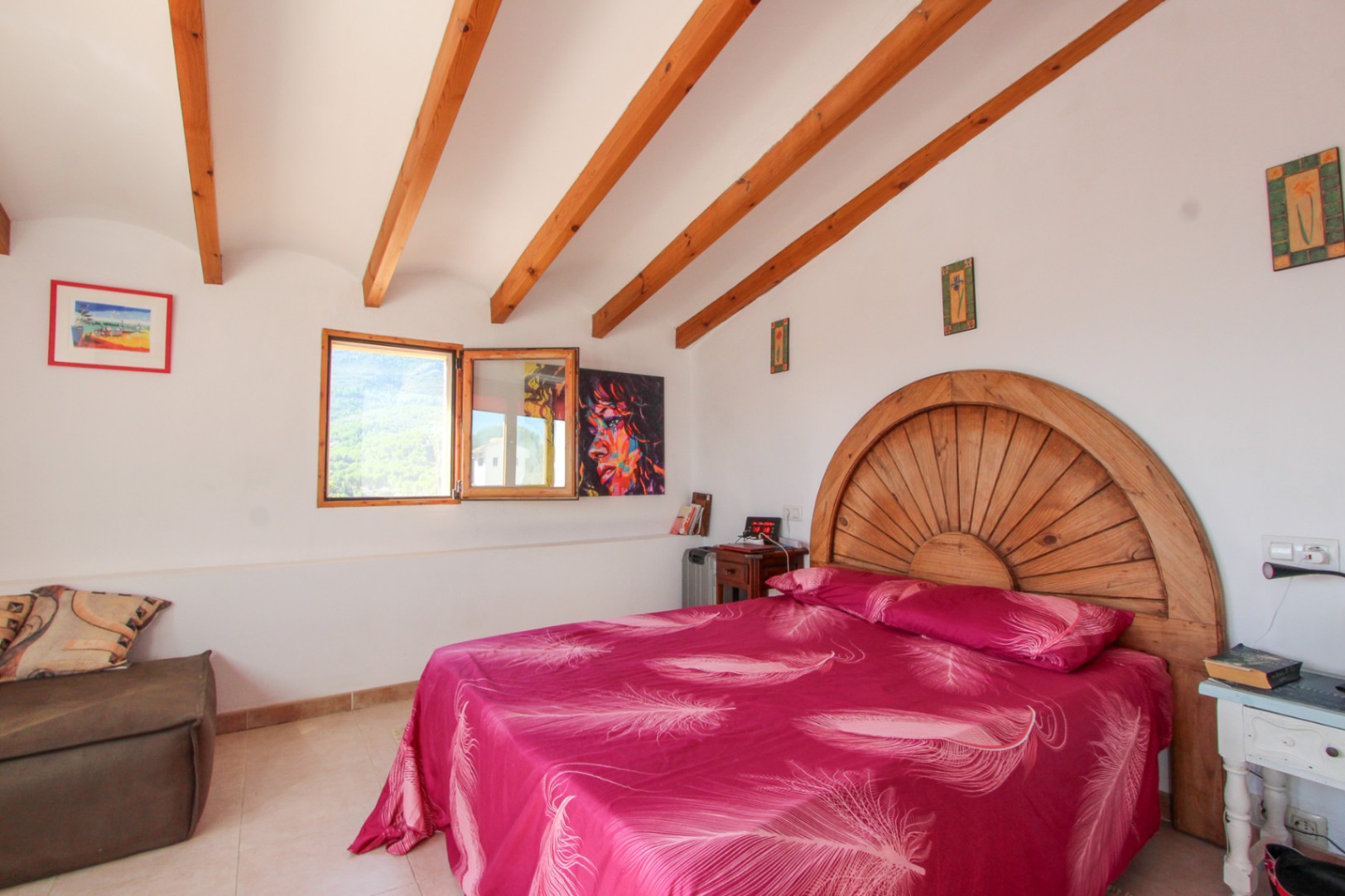 Rustic 4-Bedroom Townhouse with Mountain Views and Terrace