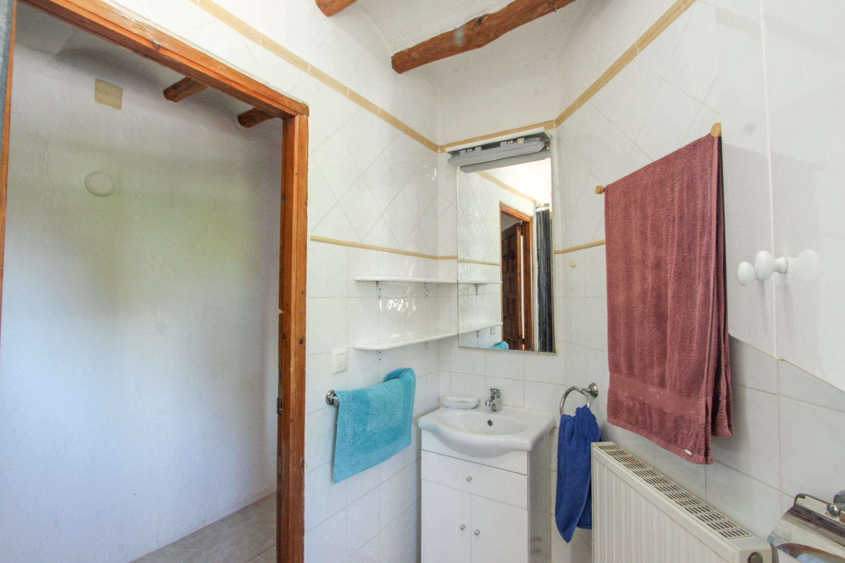 Rustic 4-Bedroom Townhouse with Mountain Views and Terrace
