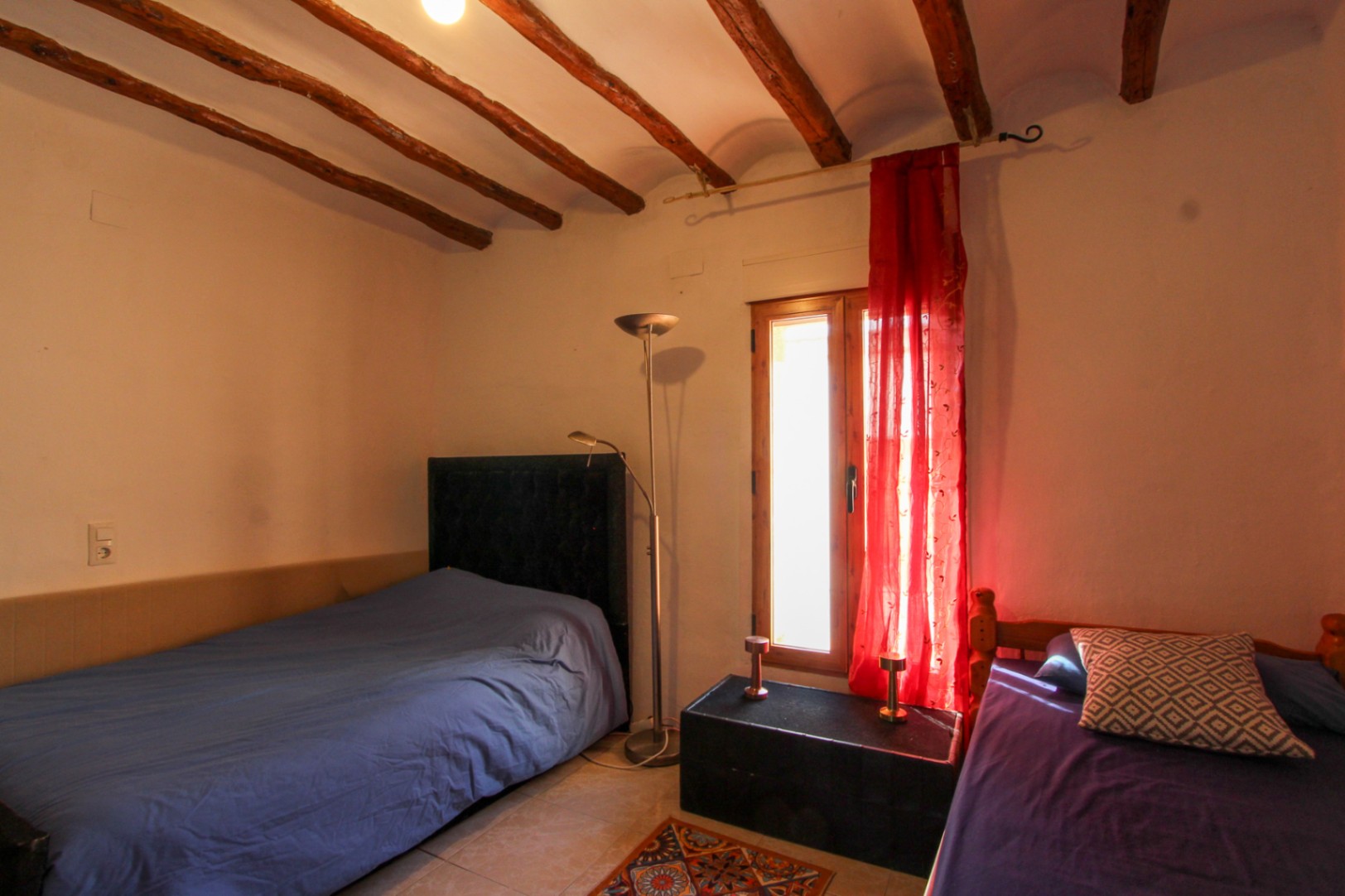 Rustic 4-Bedroom Townhouse with Mountain Views and Terrace