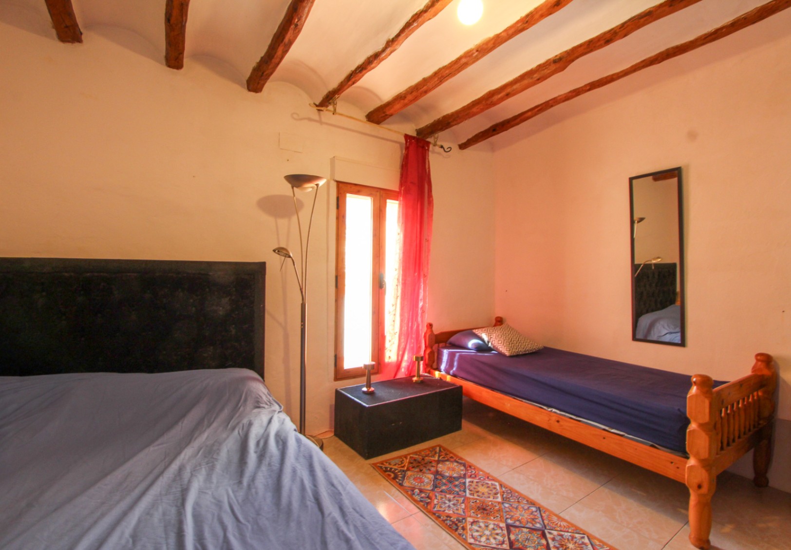 Rustic 4-Bedroom Townhouse with Mountain Views and Terrace