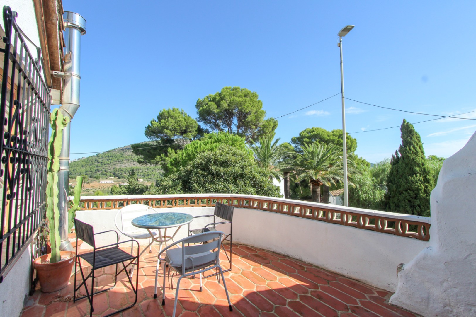 Rustic 4-Bedroom Townhouse with Mountain Views and Terrace