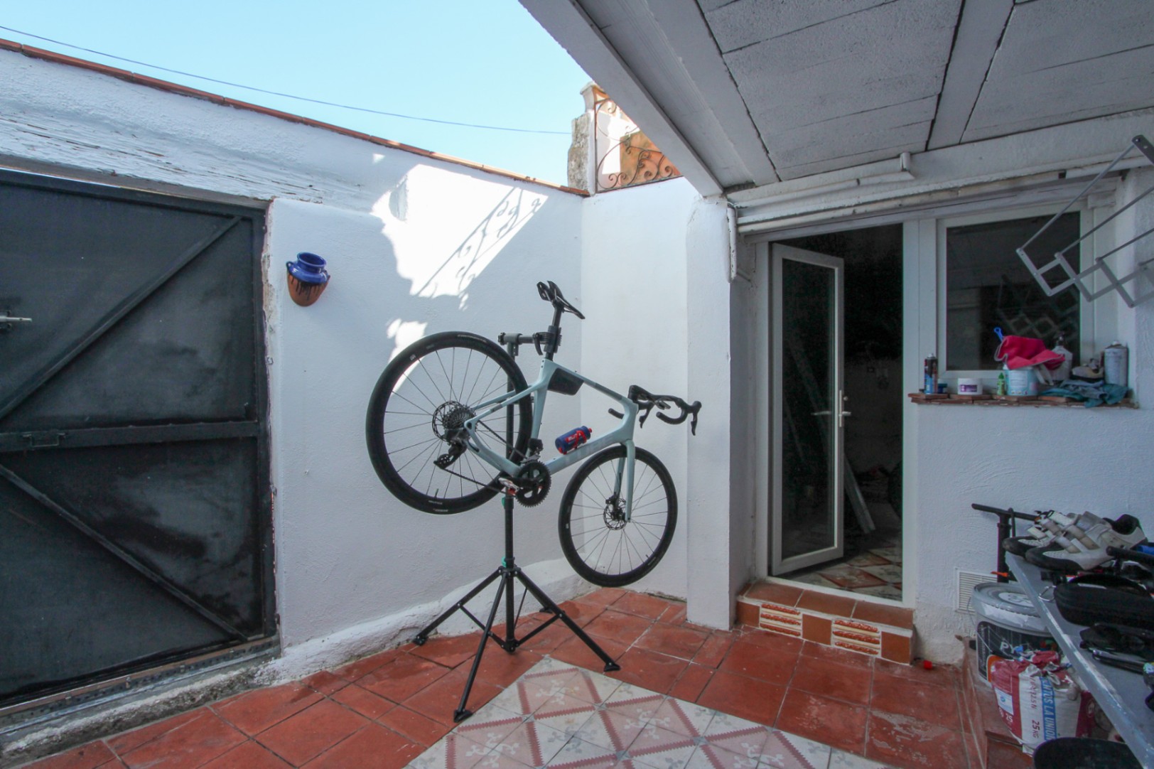 Rustic 4-Bedroom Townhouse with Mountain Views and Terrace