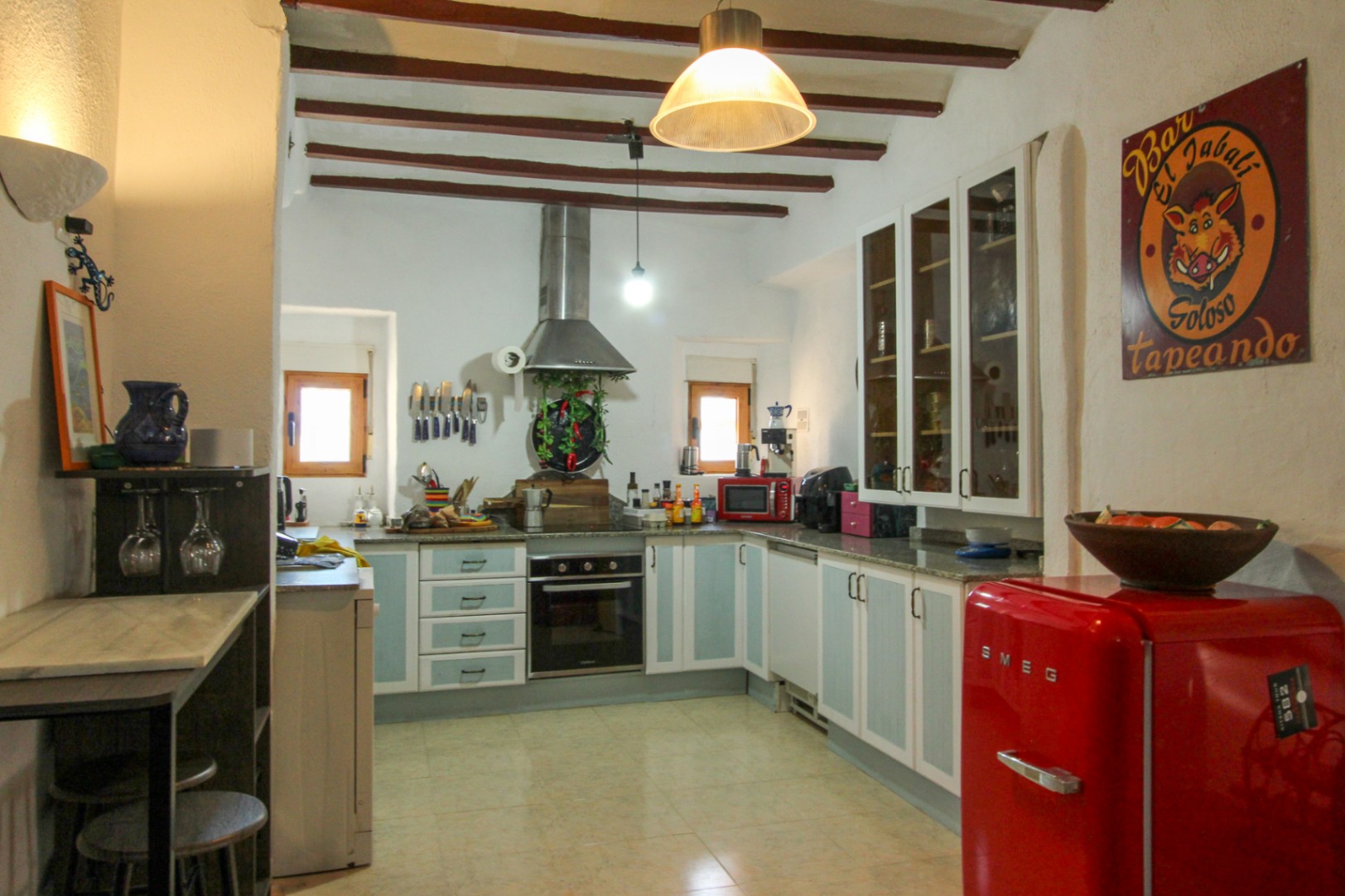 Rustic 4-Bedroom Townhouse with Mountain Views and Terrace