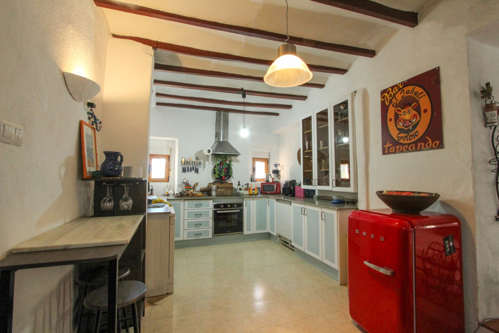 Rustic 4-Bedroom Townhouse with Mountain Views and Terrace