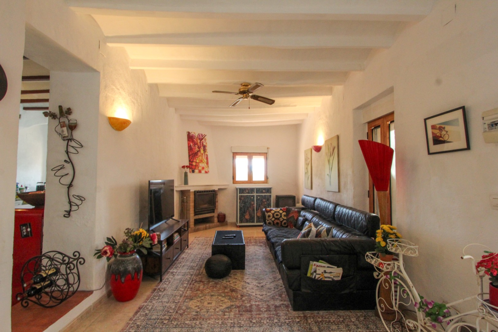 Rustic 4-Bedroom Townhouse with Mountain Views and Terrace