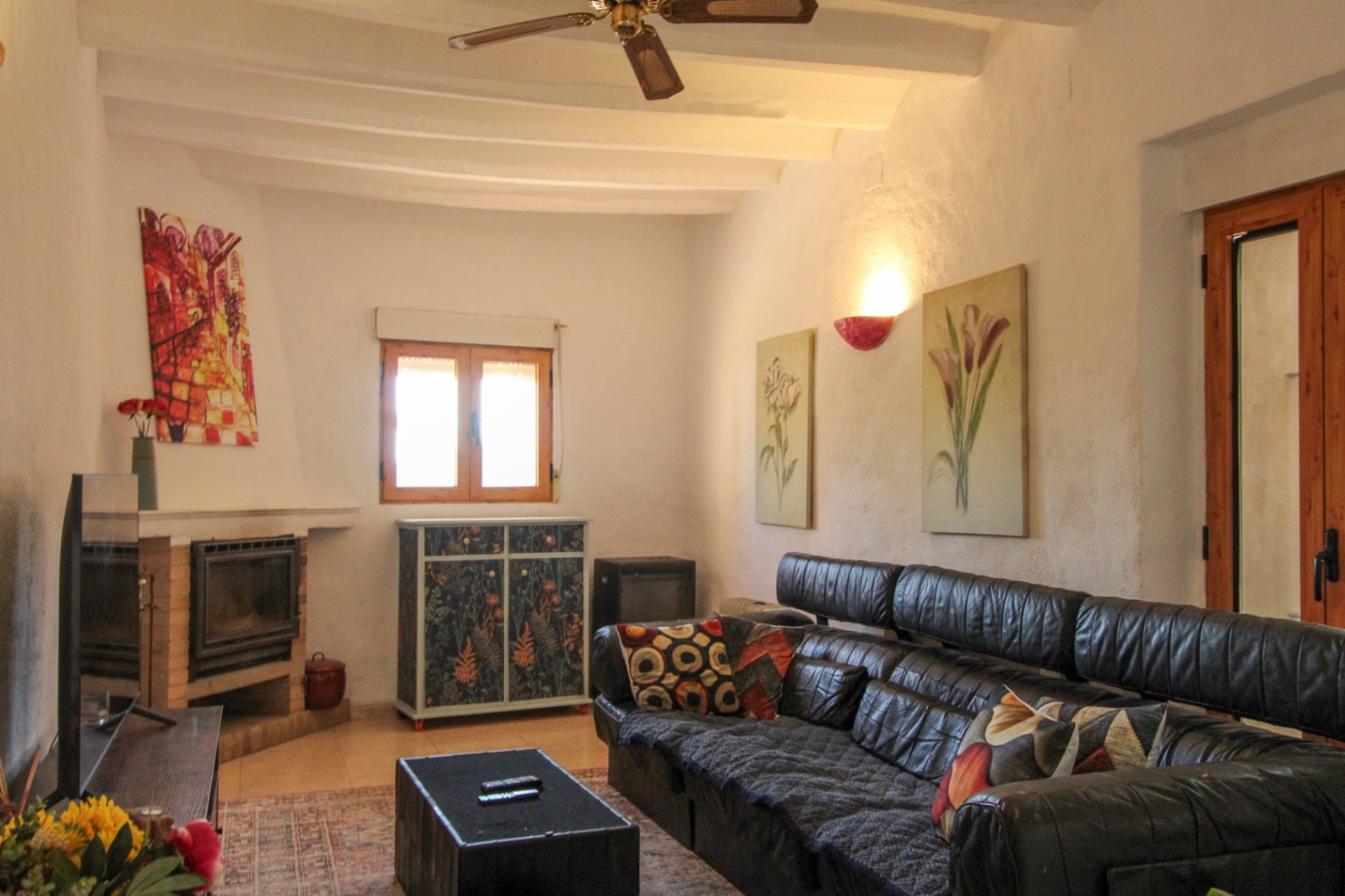Rustic 4-Bedroom Townhouse with Mountain Views and Terrace