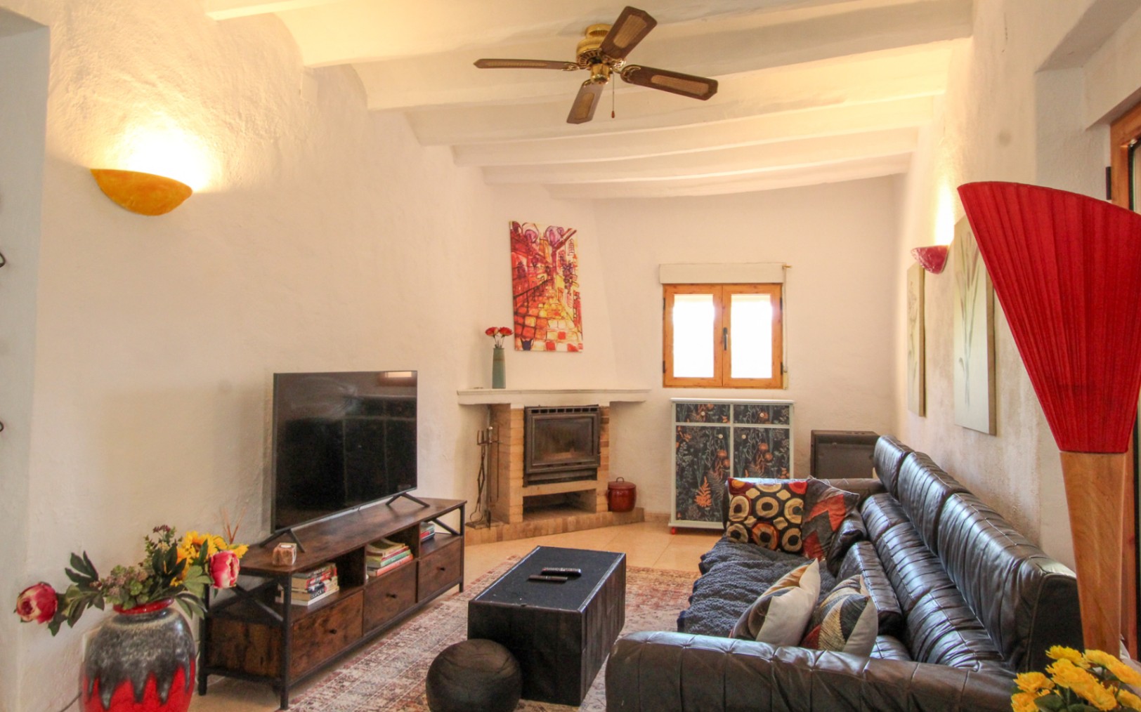 Rustic 4-Bedroom Townhouse with Mountain Views and Terrace