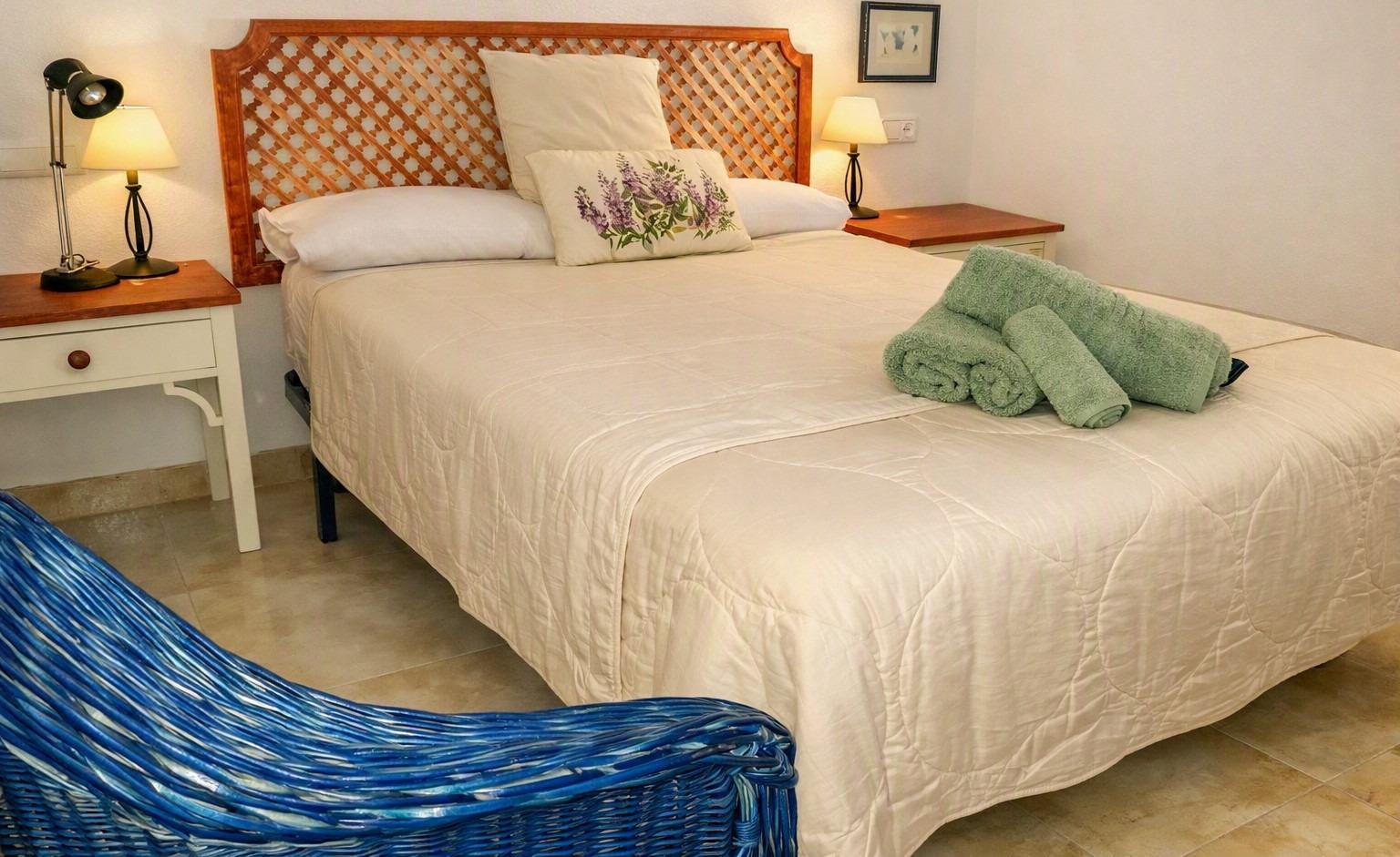 2-Bedroom Bungalow with Private Garden and Garage in Dénia