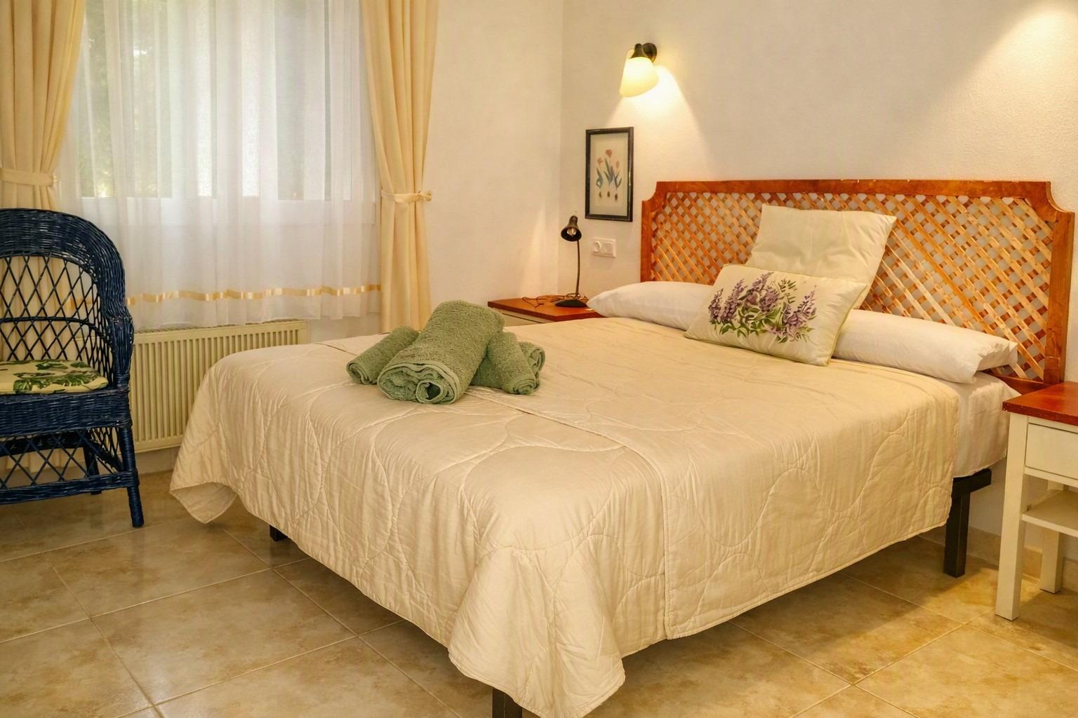 2-Bedroom Bungalow with Private Garden and Garage in Dénia