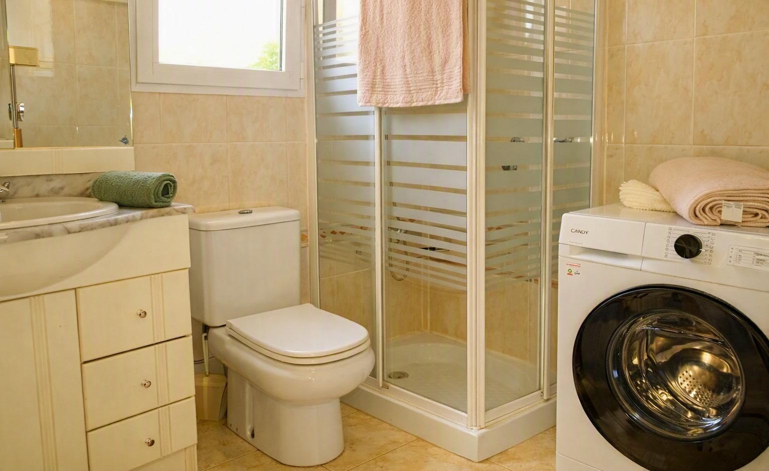 2-Bedroom Bungalow with Private Garden and Garage in Dénia