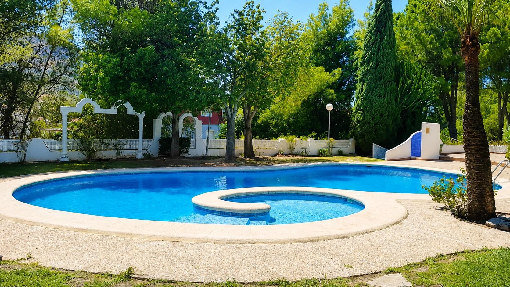 2-Bedroom Bungalow with Private Garden and Garage in Dénia