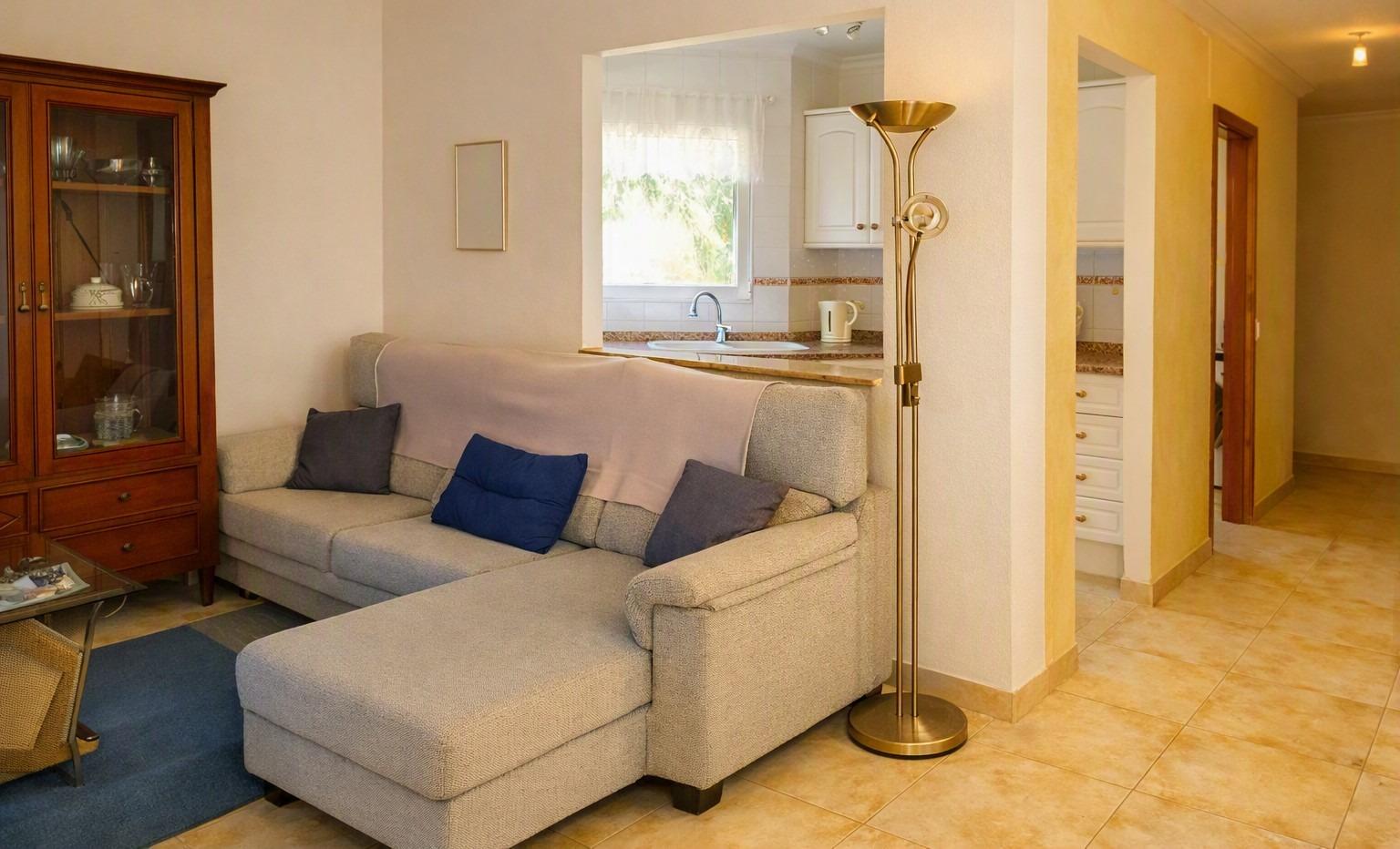 2-Bedroom Bungalow with Private Garden and Garage in Dénia