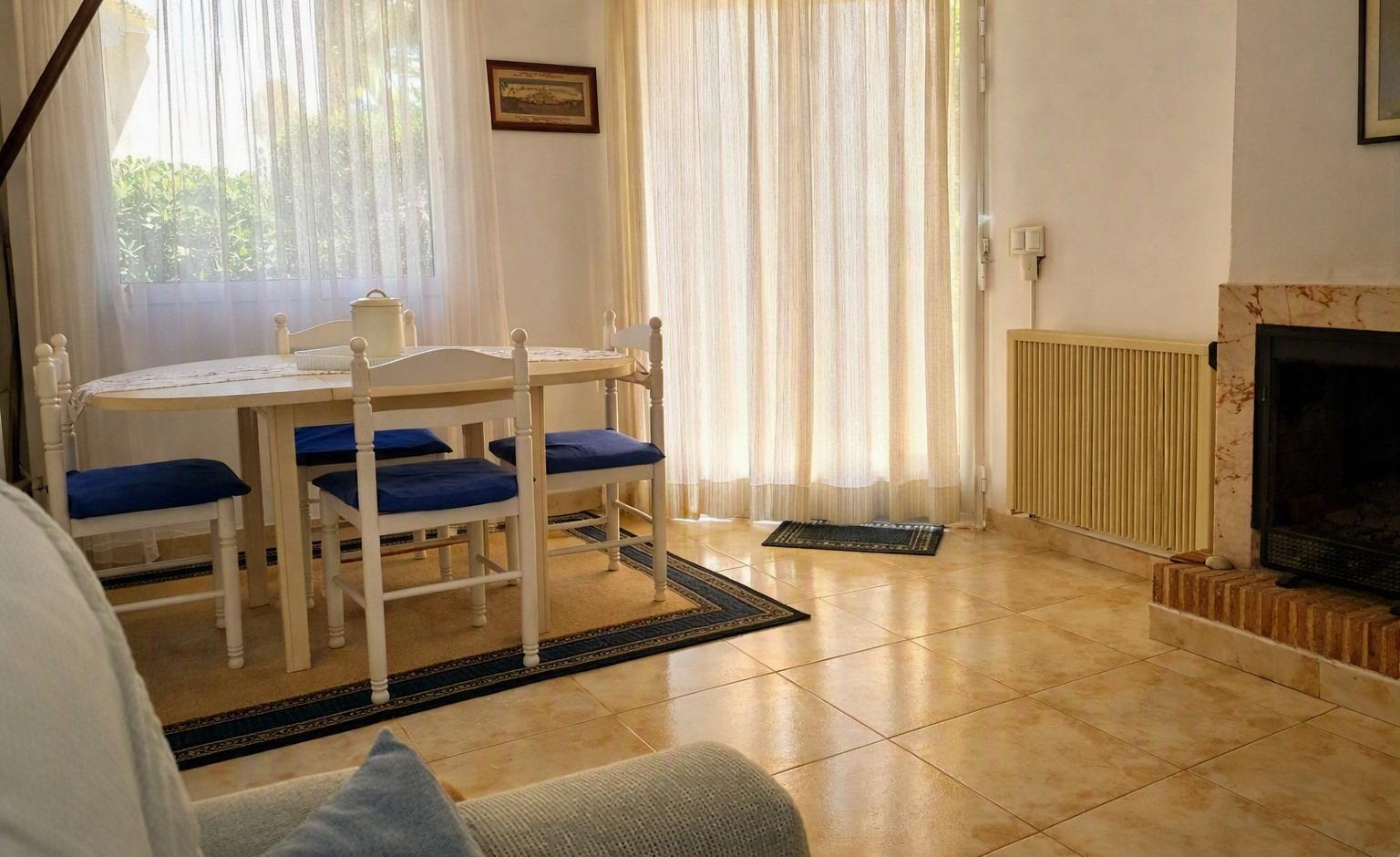 2-Bedroom Bungalow with Private Garden and Garage in Dénia