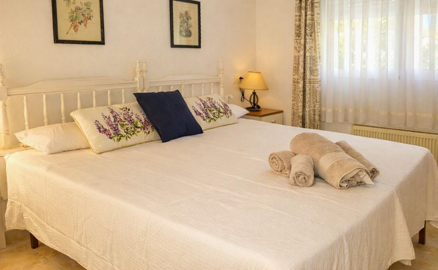 2-Bedroom Bungalow with Private Garden and Garage in Dénia