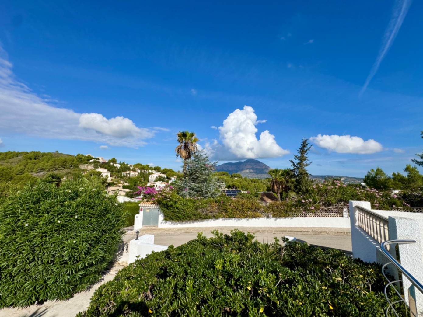 Villa for sale with Montgó views