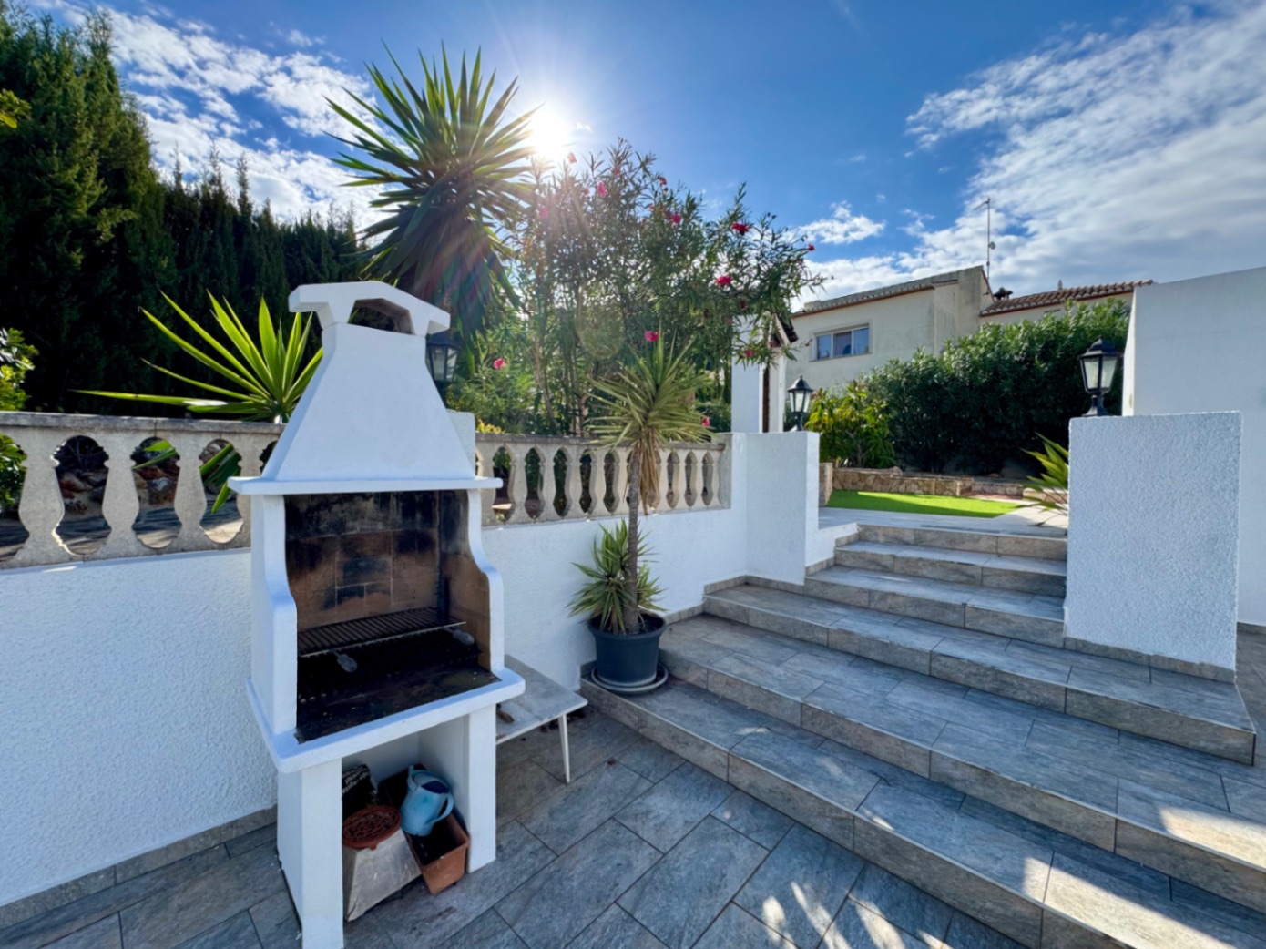 Villa for sale with Montgó views