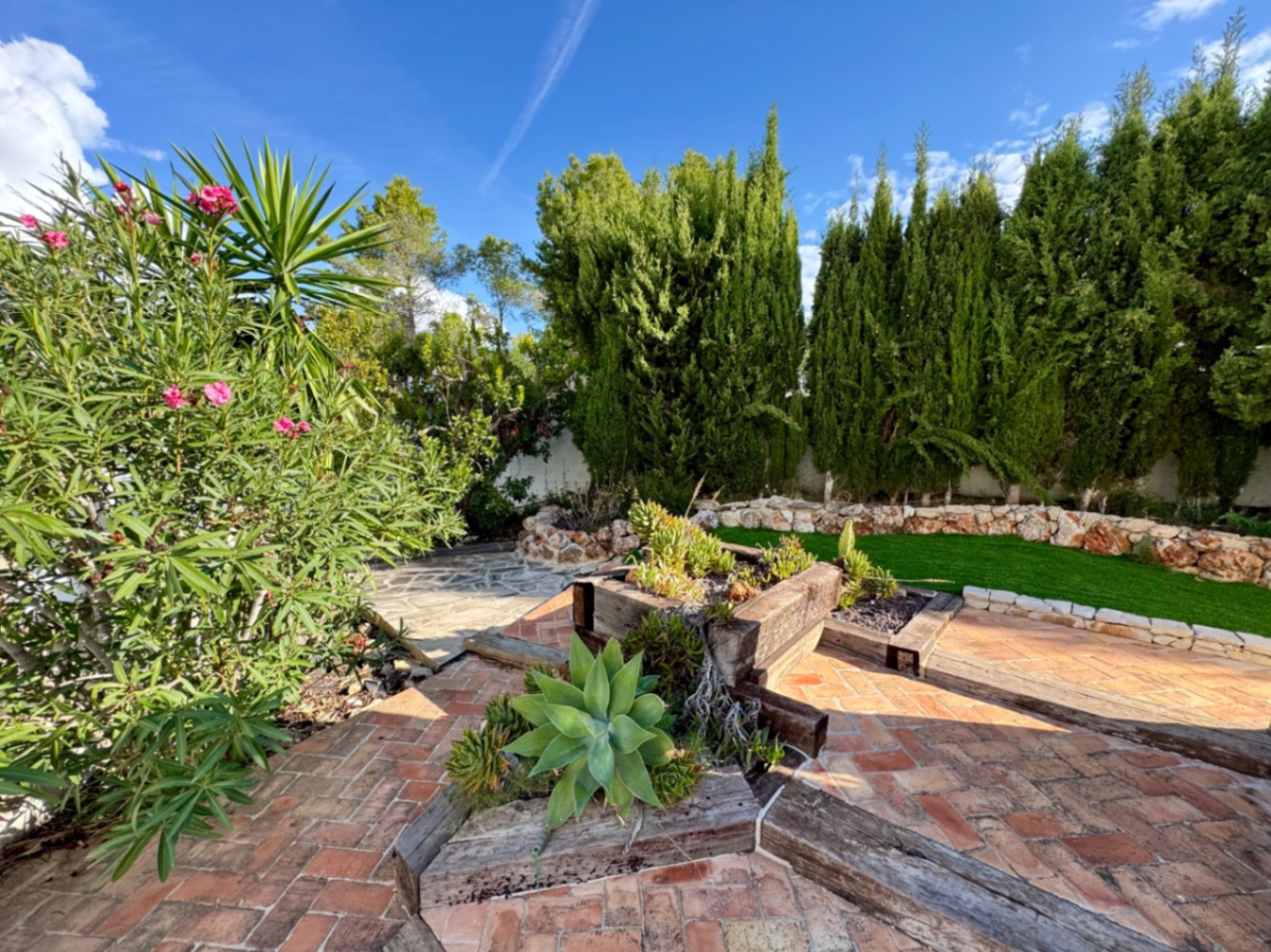 Villa for sale with Montgó views