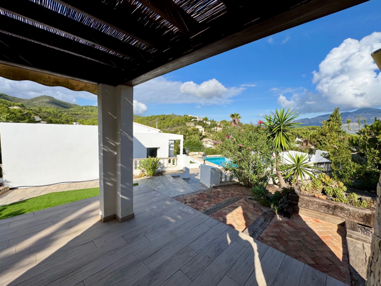 Villa for sale with Montgó views